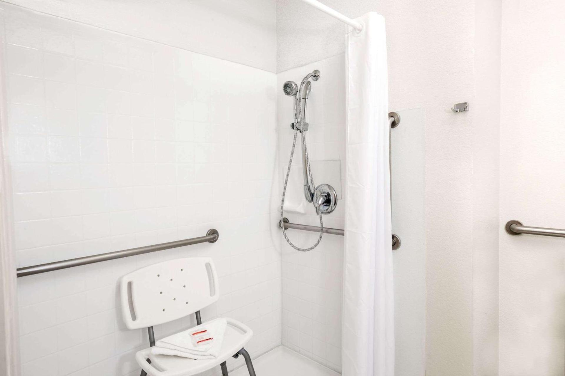 Howard Johnson by Wyndham Modesto Ceres photo 33