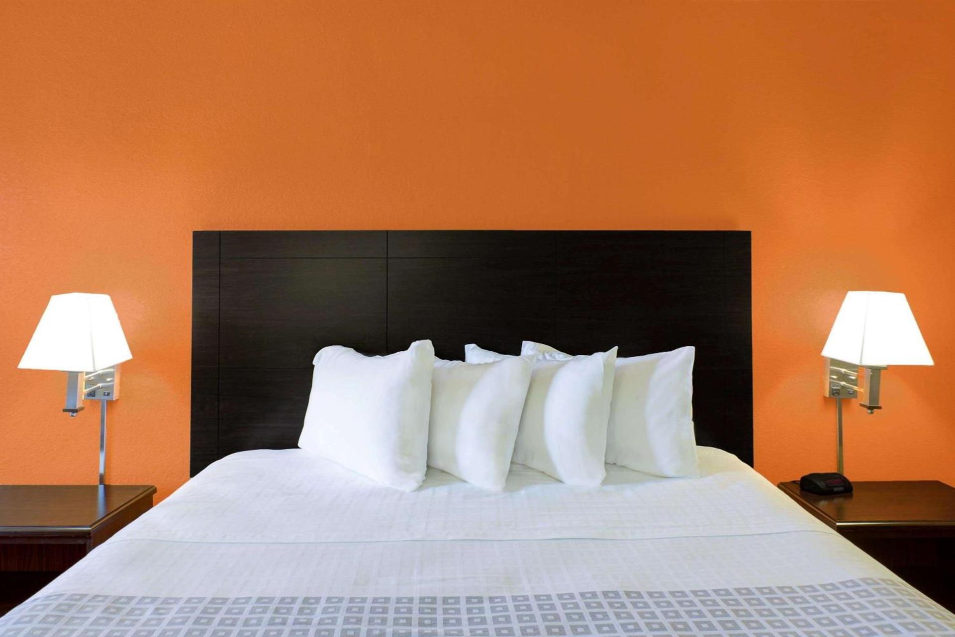 Howard Johnson by Wyndham Modesto Ceres photo 32
