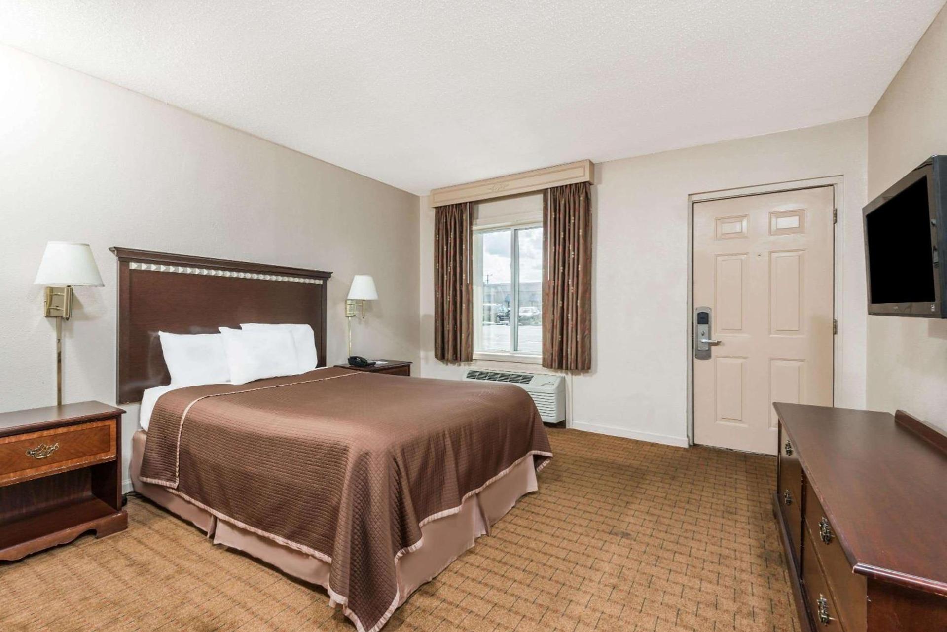 Howard Johnson by Wyndham Springfield photo 10