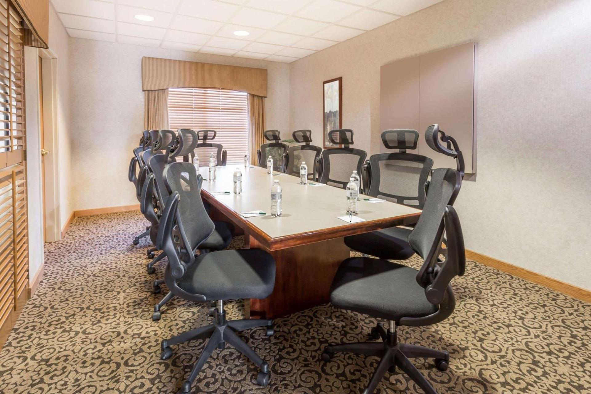 Wingate by Wyndham Joliet photo 10