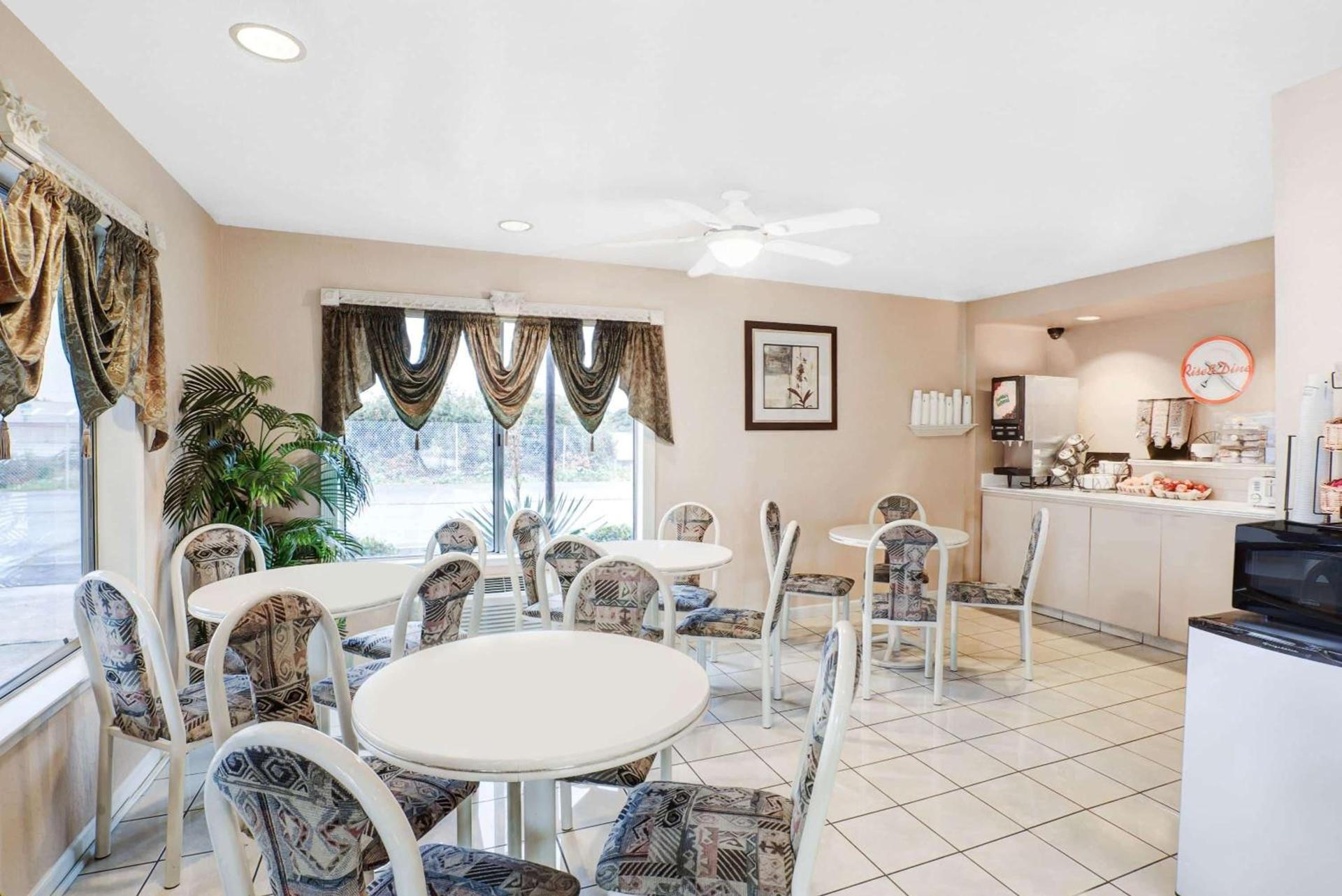 Howard Johnson by Wyndham Modesto Ceres photo 24