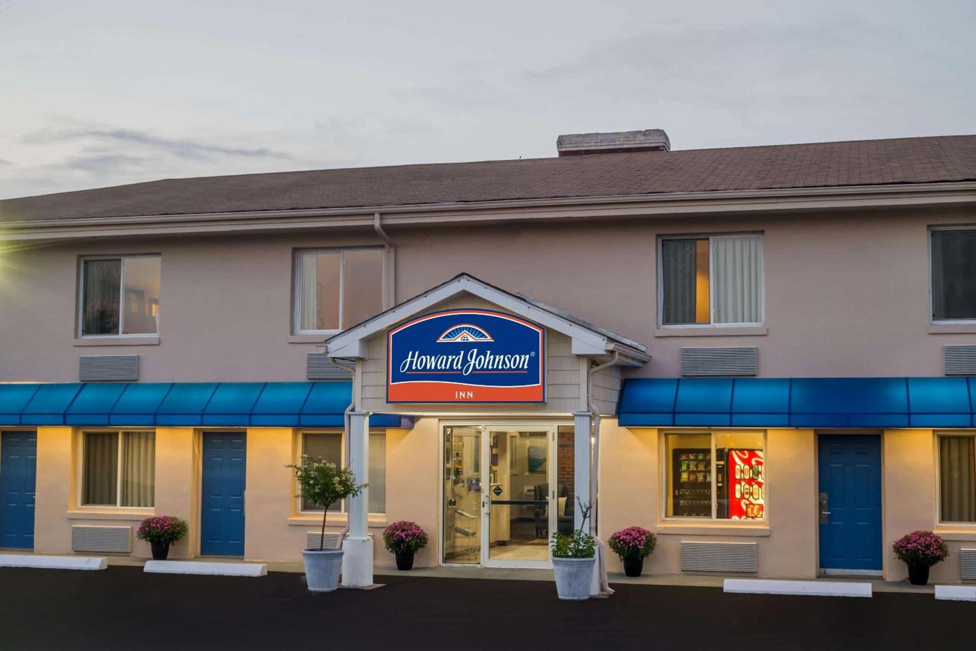Howard Johnson by Wyndham Springfield photo 2