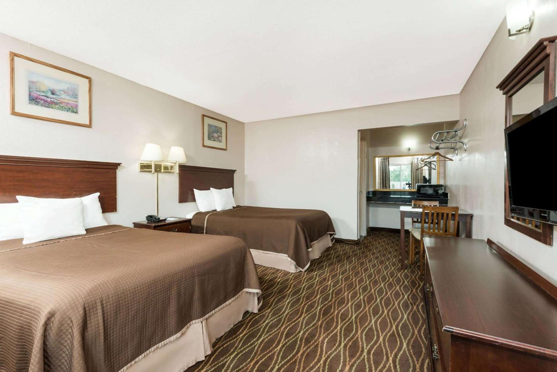 Howard Johnson by Wyndham Springfield photo 9