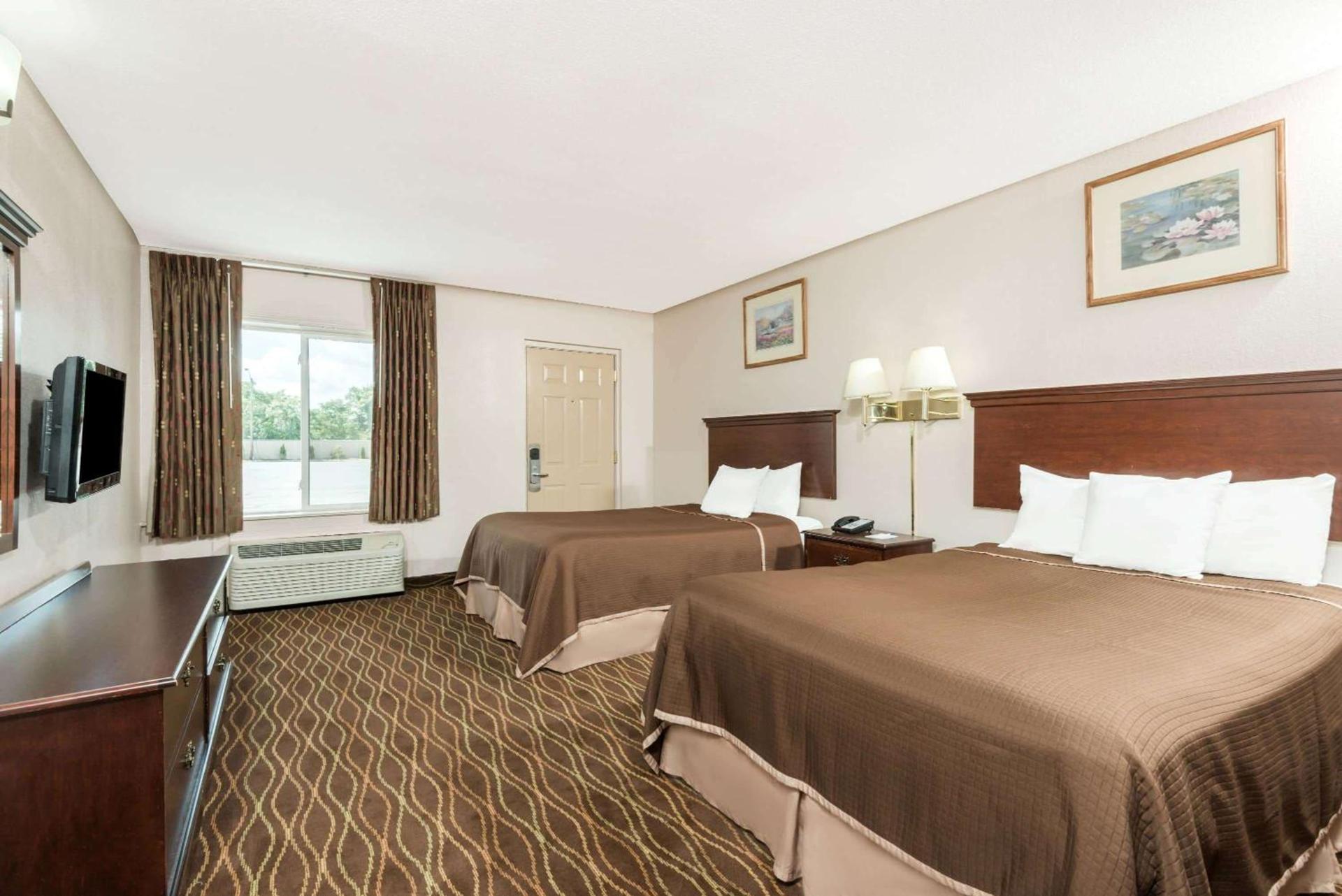 Howard Johnson by Wyndham Springfield photo 7