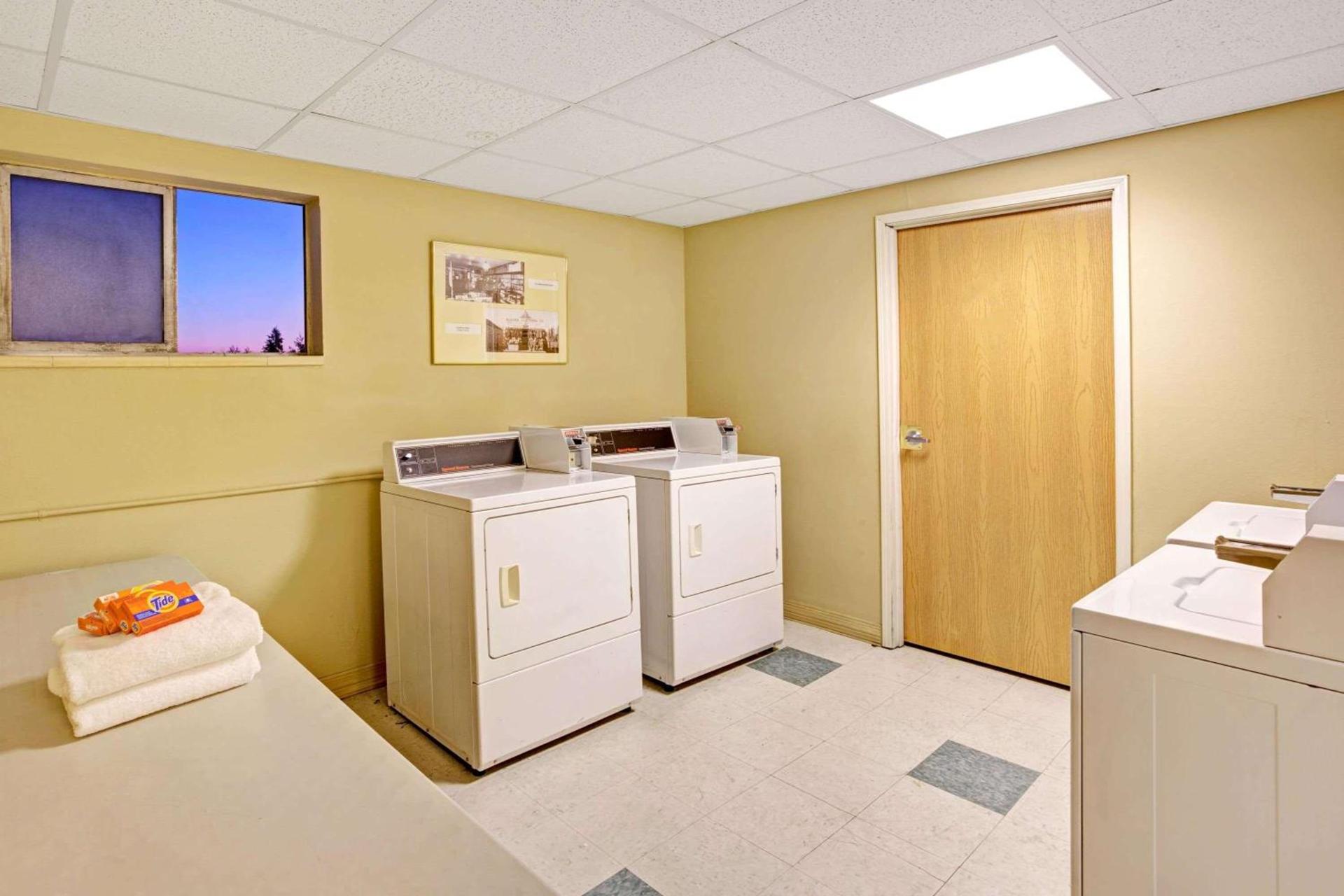 Ramada Downtown by Wyndham Anchorage photo 35