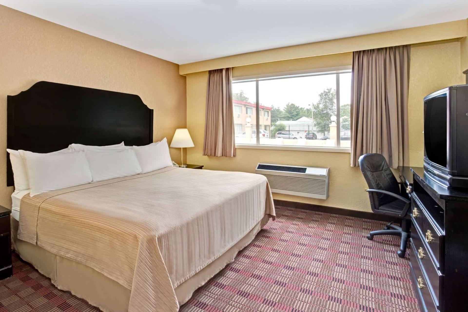 Howard Johnson by Wyndham Pikesville photo 6