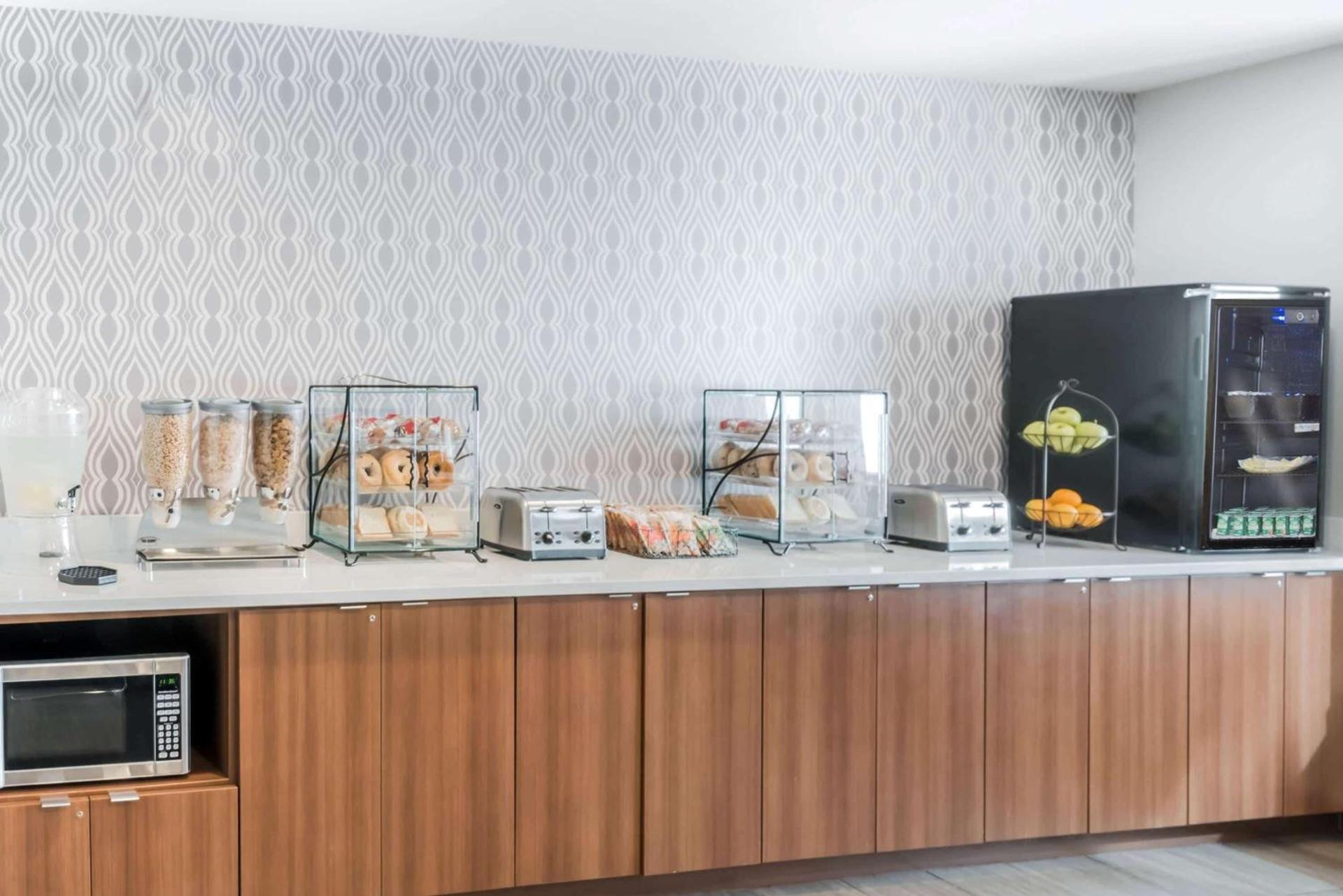 Microtel By Wyndham Victor photo 14