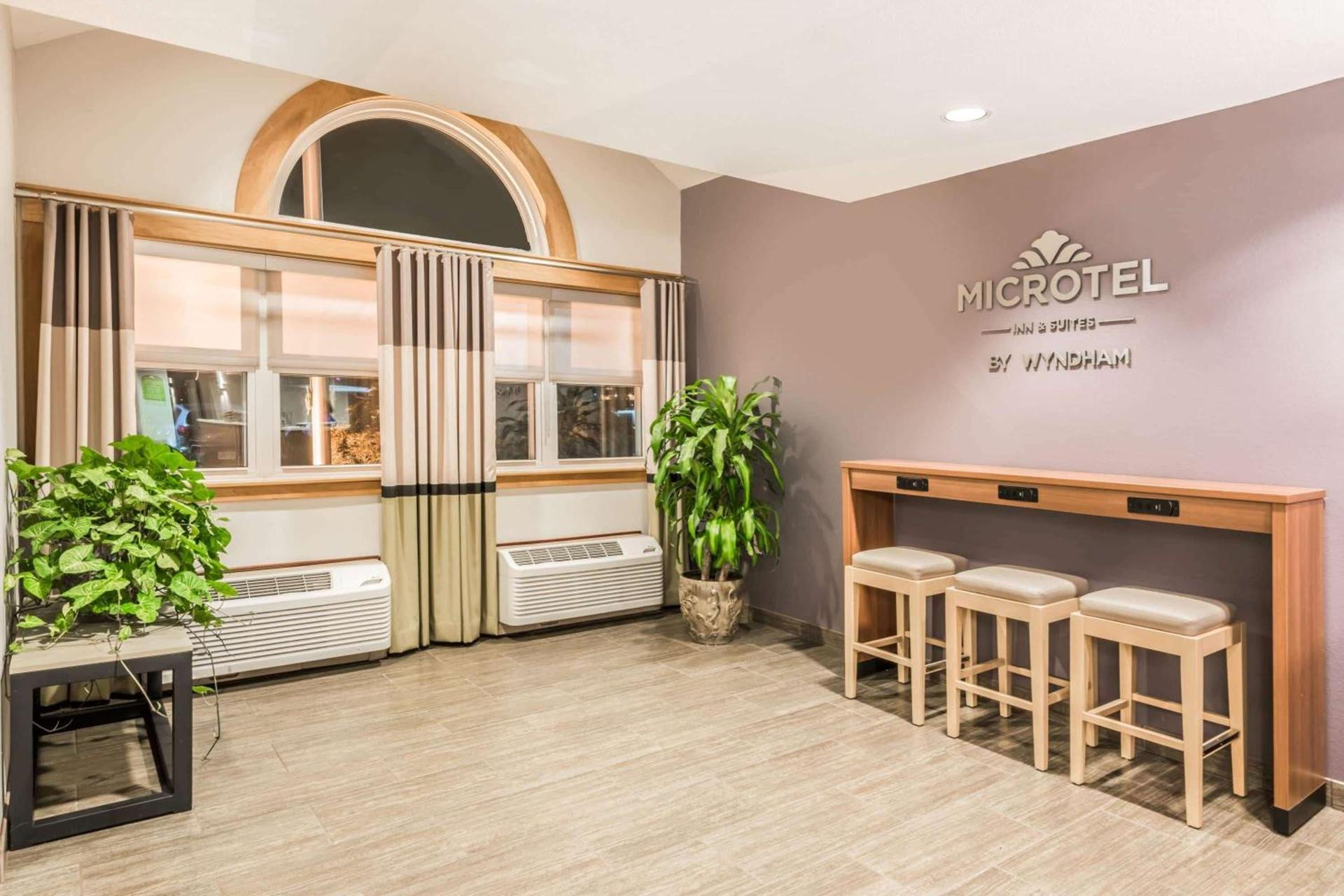 Microtel By Wyndham Victor photo 2