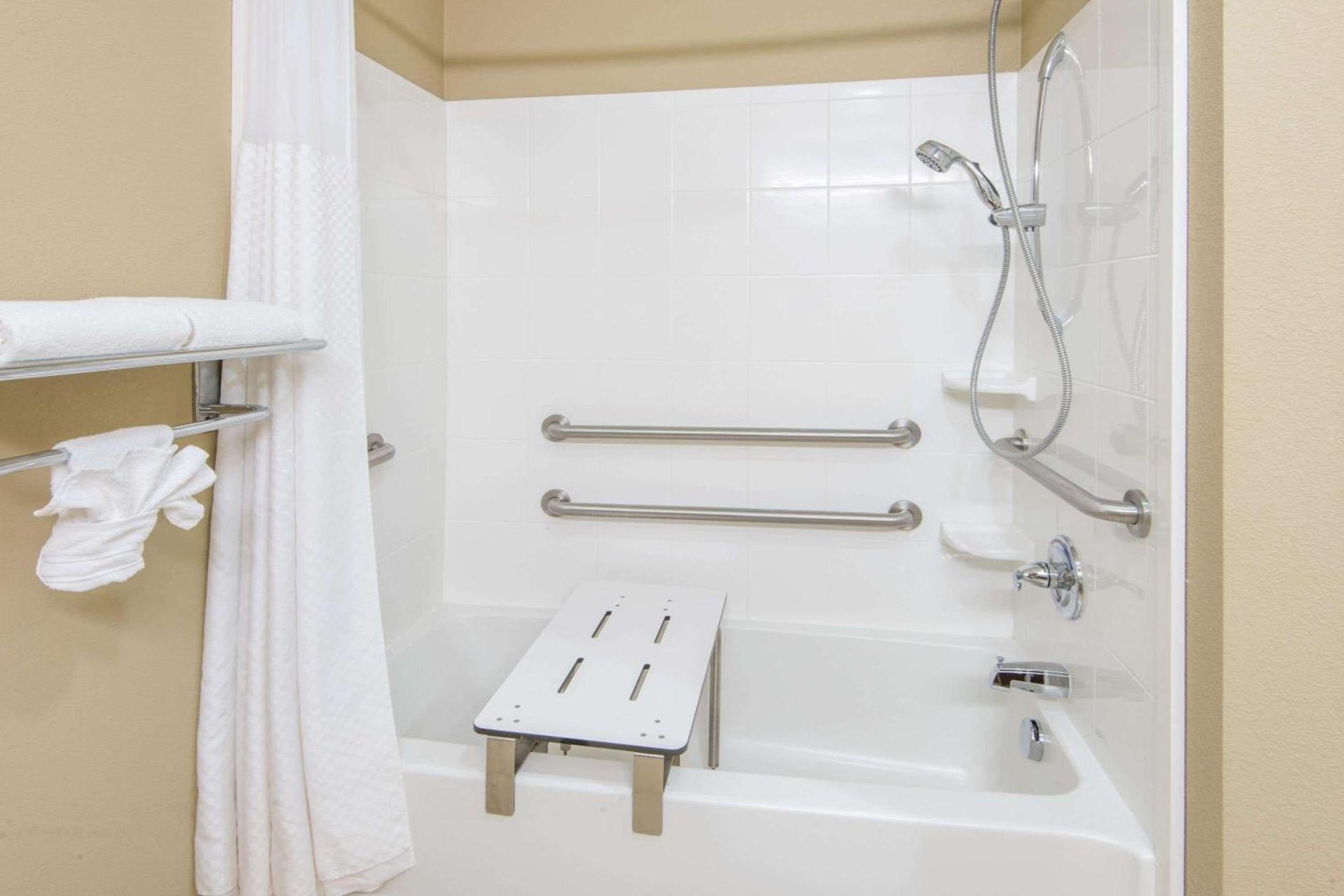 Microtel Inn and Suites North Canton photo 18