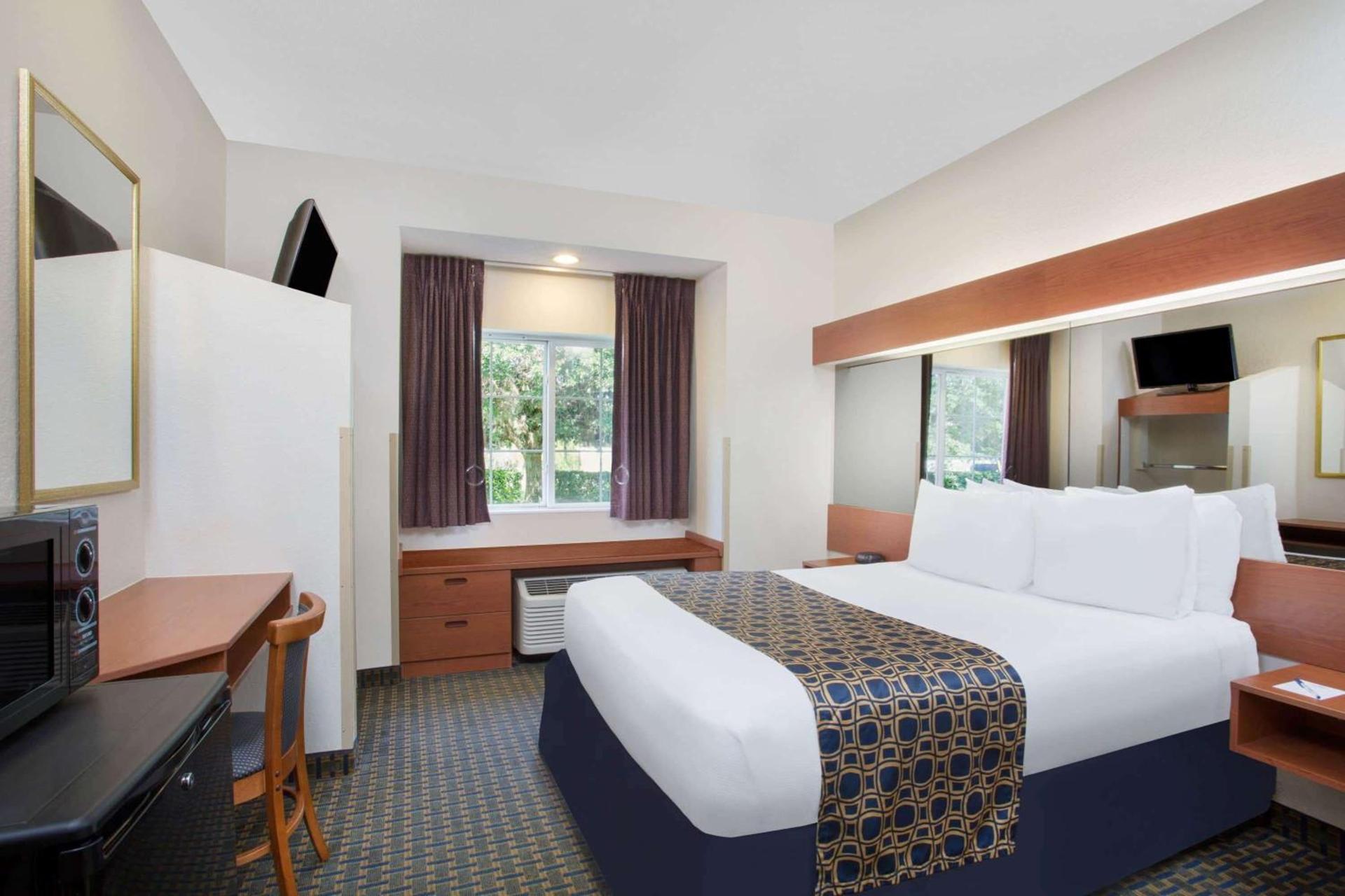 Microtel Inn & Suites Leesburg photo 9