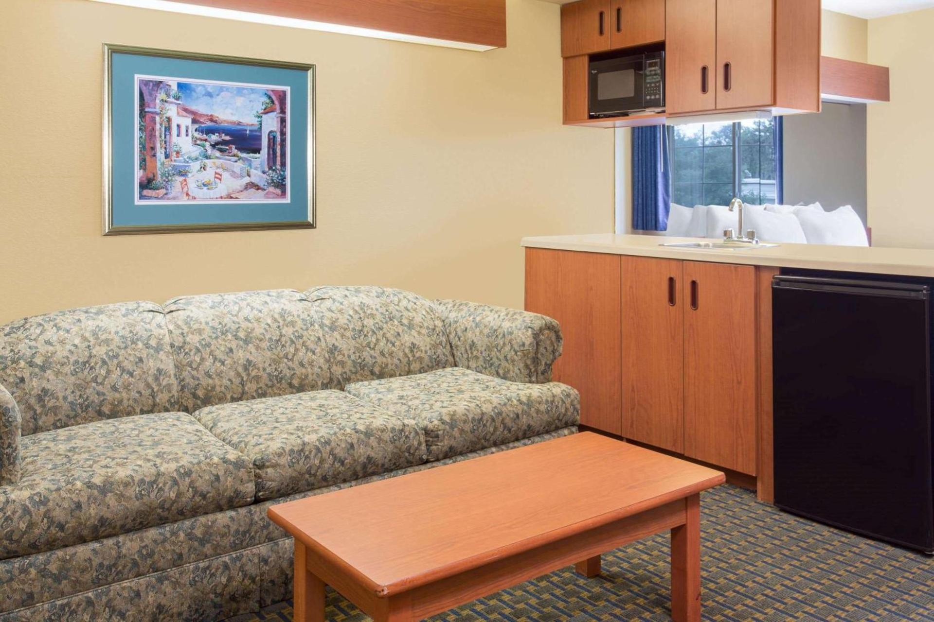 Microtel Inn & Suites Leesburg photo 10