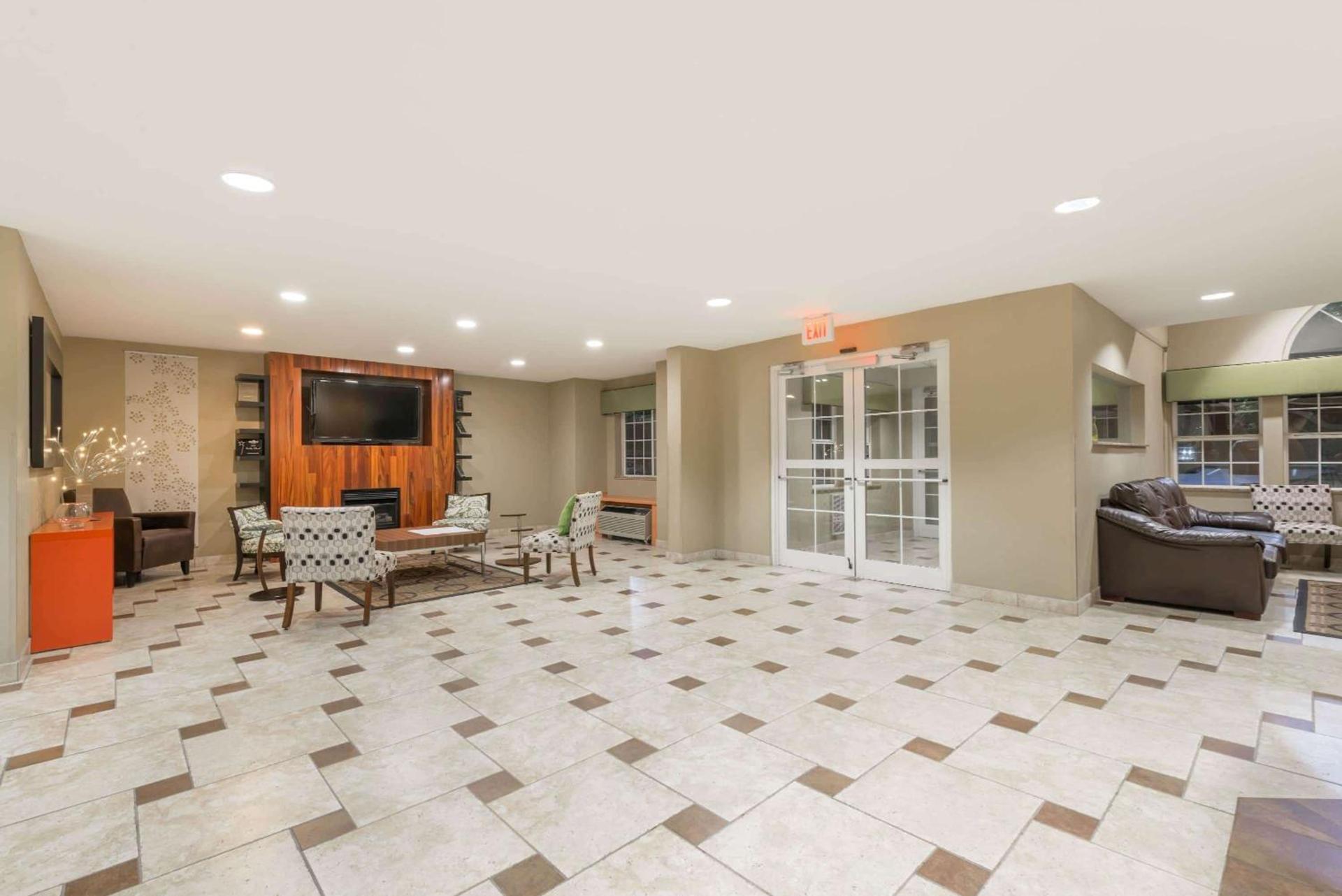 Microtel Inn & Suites by Wyndham West Chester photo 11
