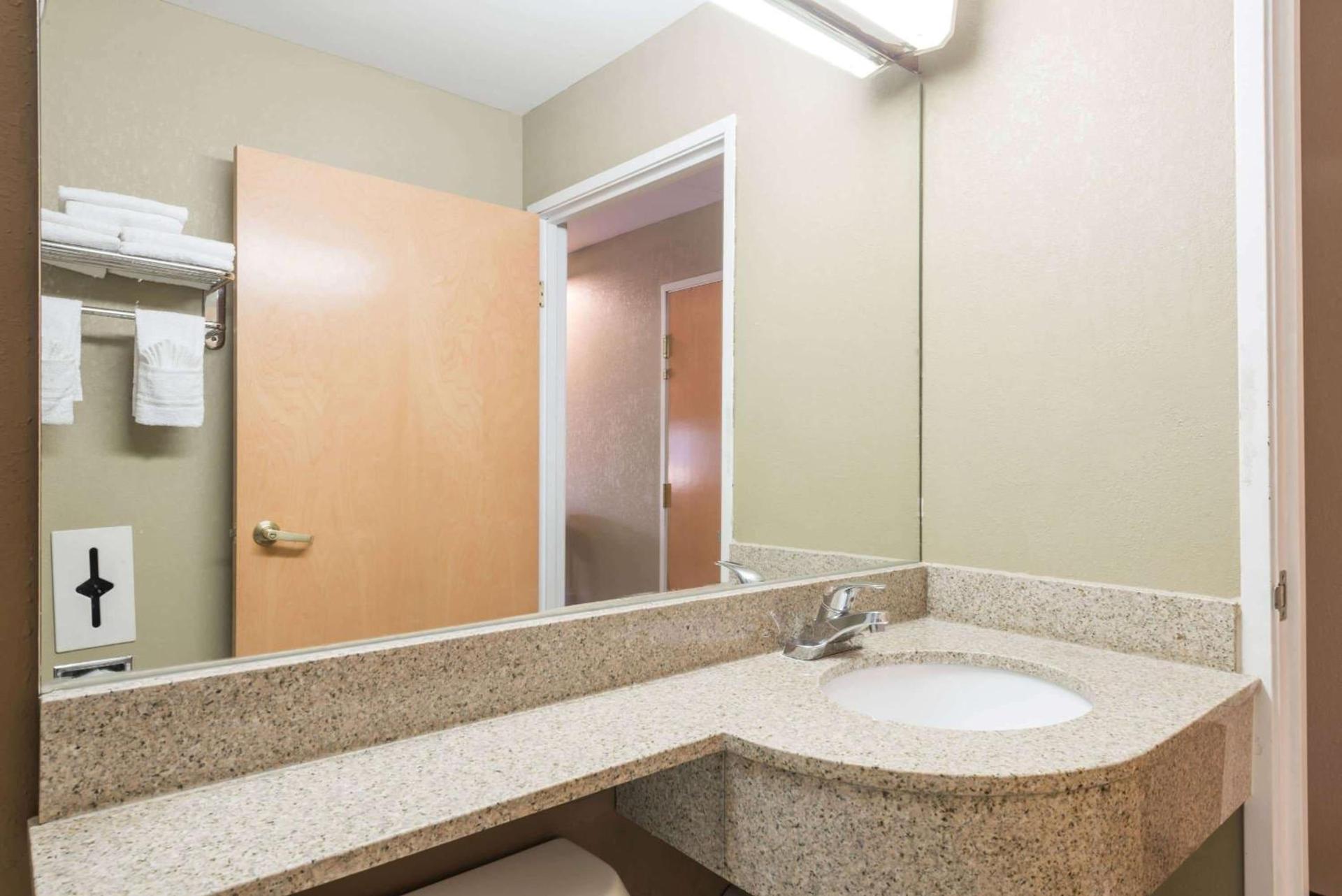 Microtel Inn & Suites by Wyndham West Chester photo 17