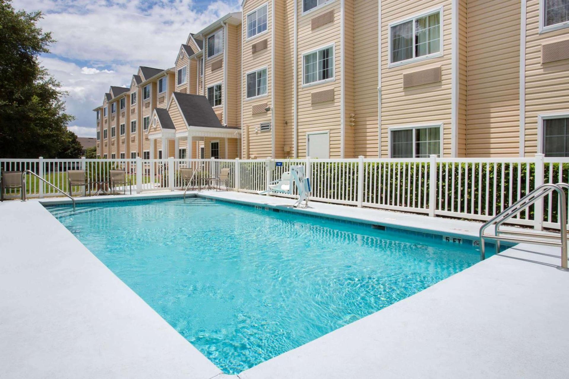 Microtel Inn & Suites Leesburg photo 14