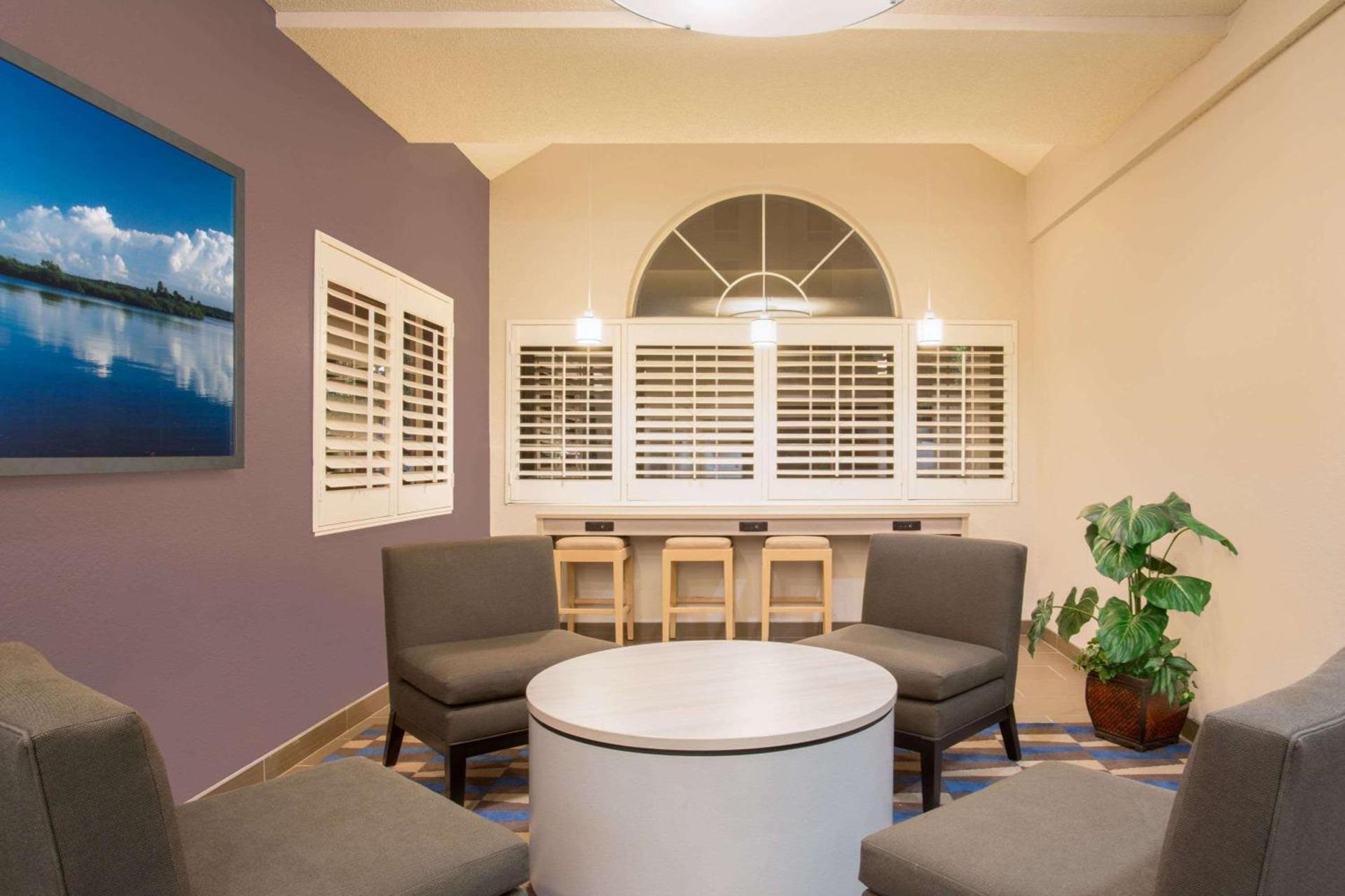 Microtel Inn & Suites Leesburg photo 16