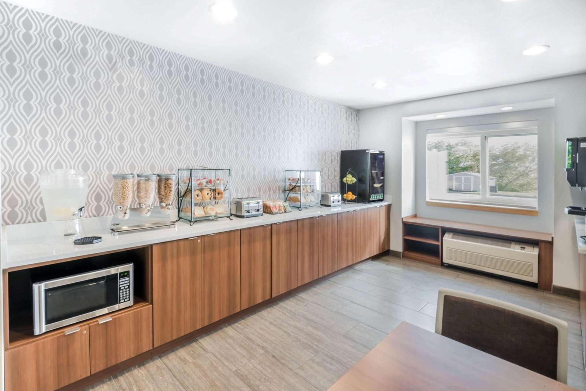Microtel By Wyndham Victor photo 16