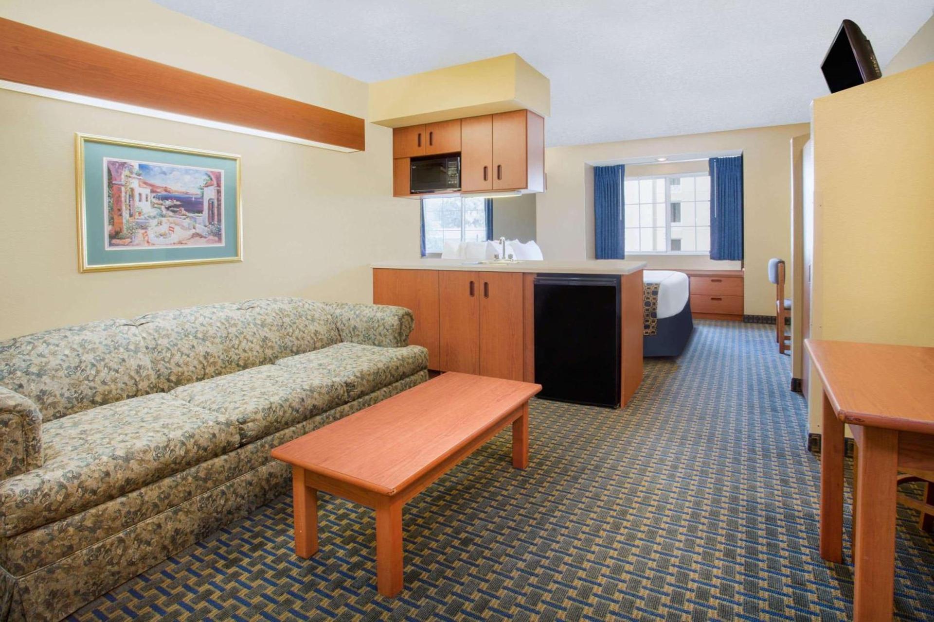 Microtel Inn & Suites Leesburg photo 17