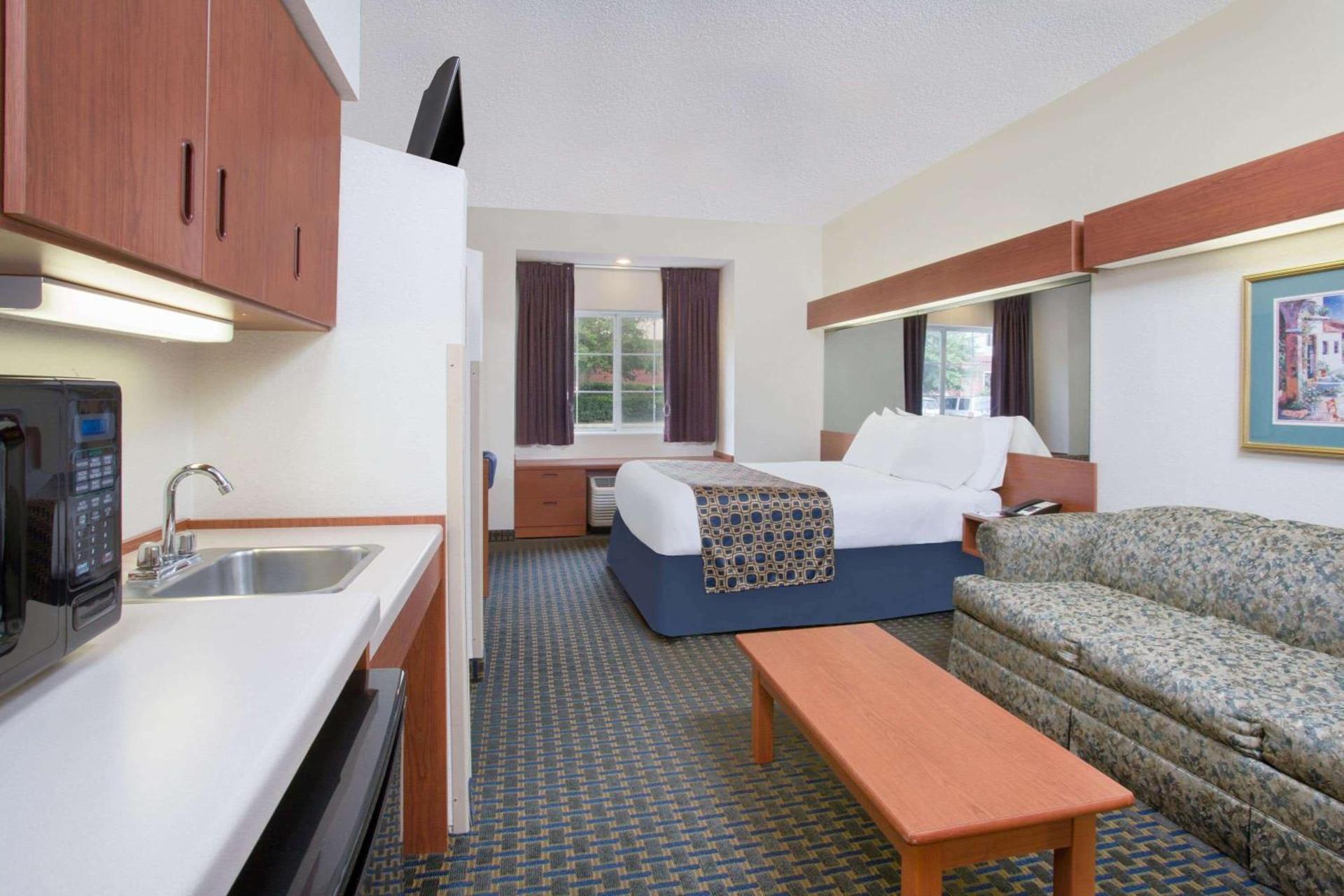Microtel Inn & Suites Leesburg photo 19