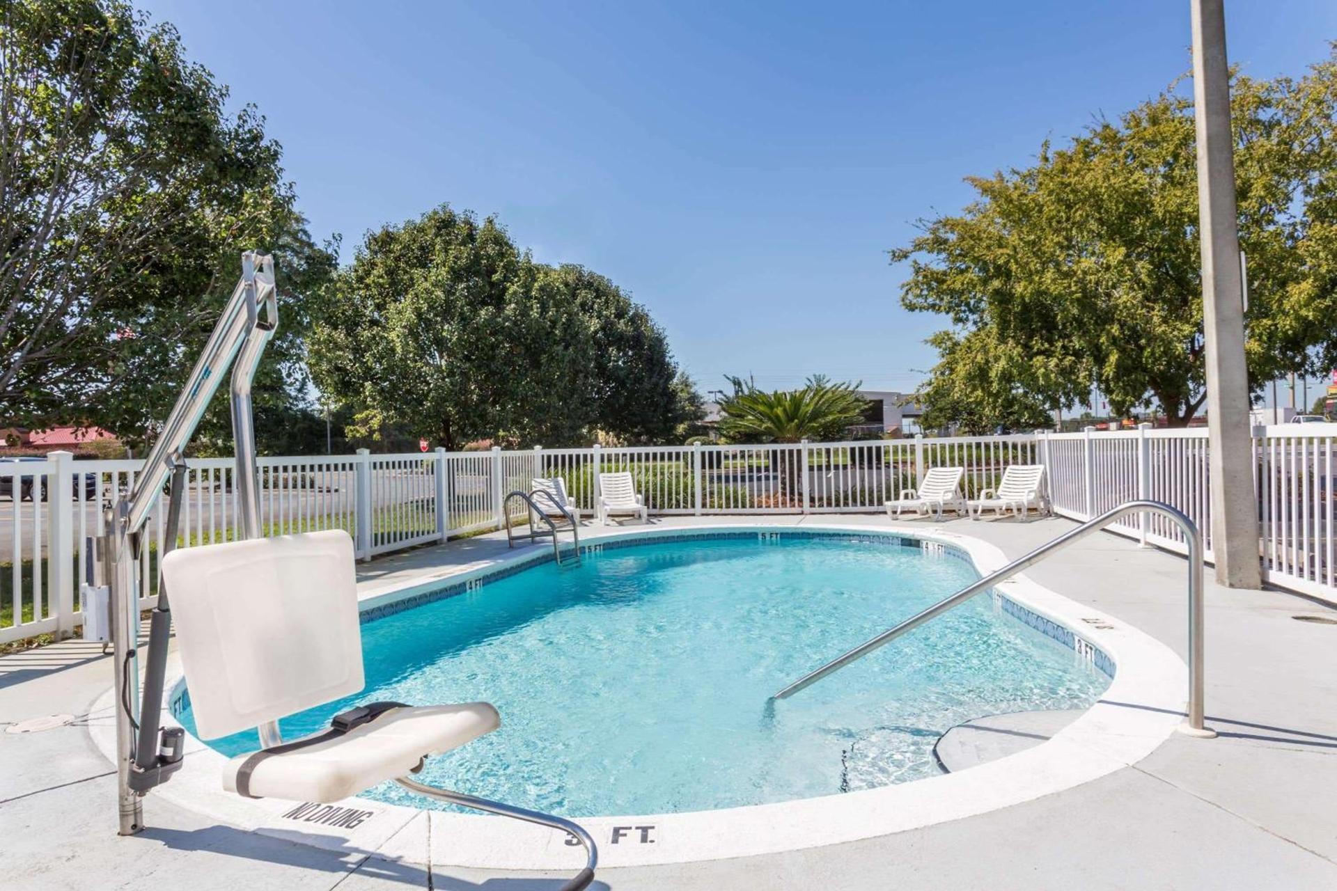 Microtel Inn & Suites Marianna photo 4