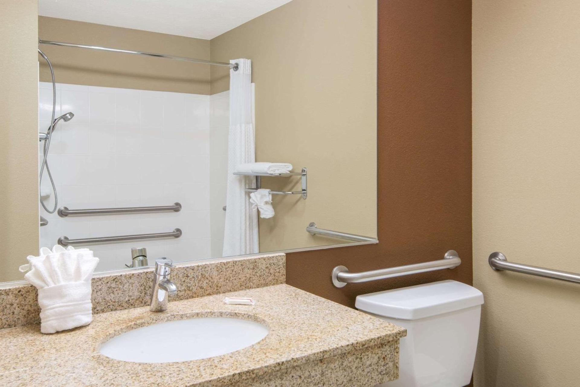 Microtel Inn and Suites North Canton photo 24