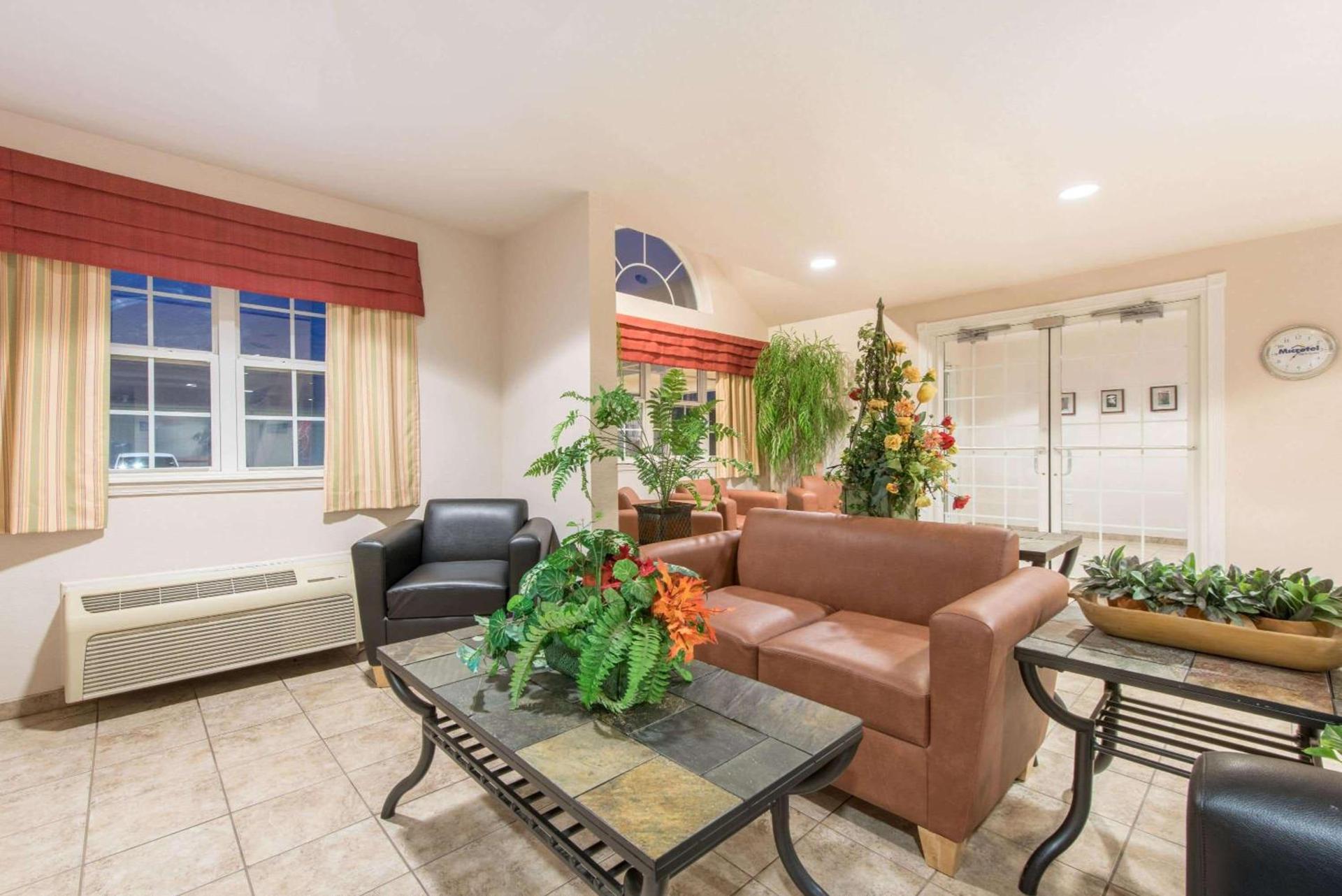 Microtel Inn & Suites by Wyndham Altus photo 3