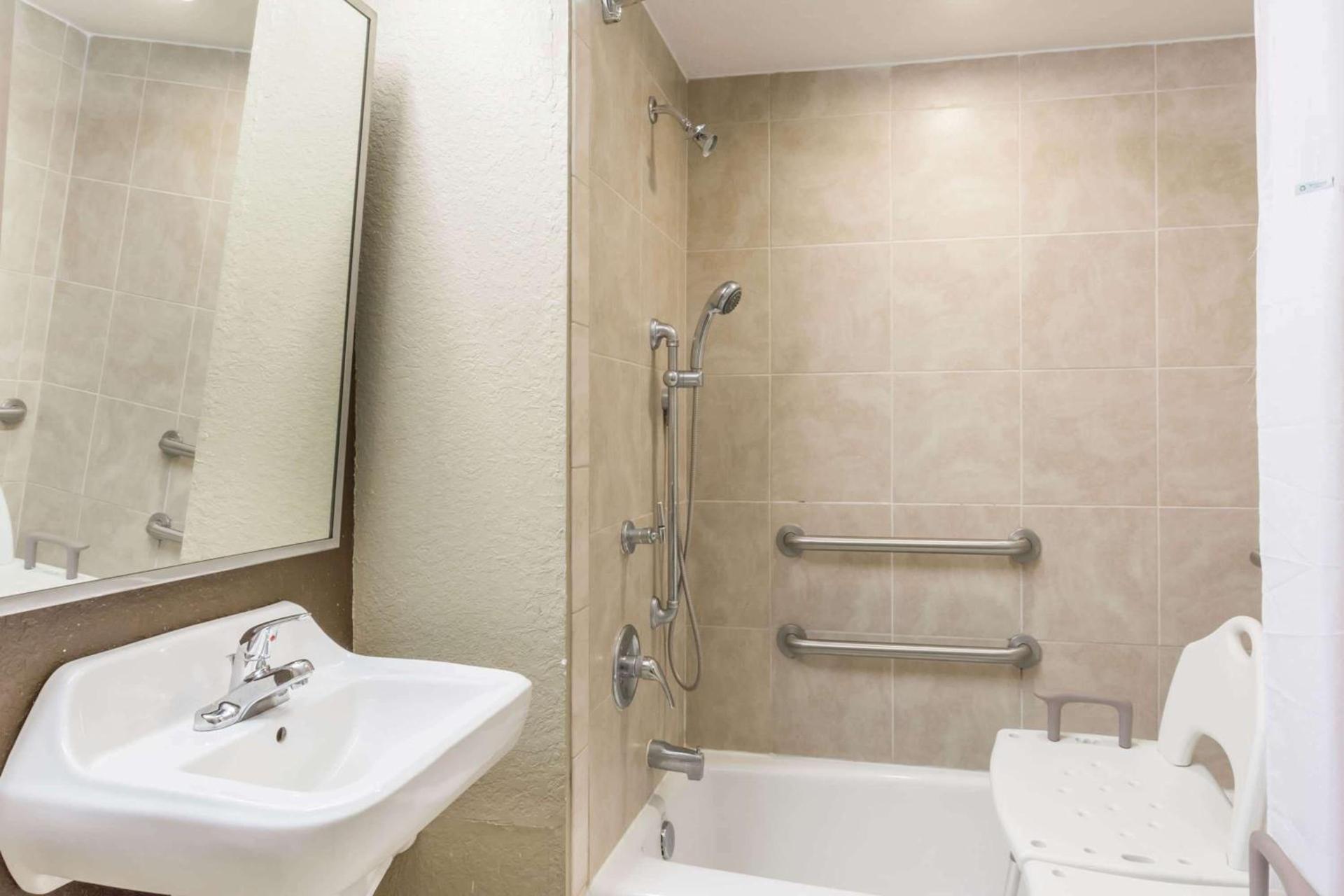 Microtel Inn & Suites by Wyndham Jacksonville Airport photo 17