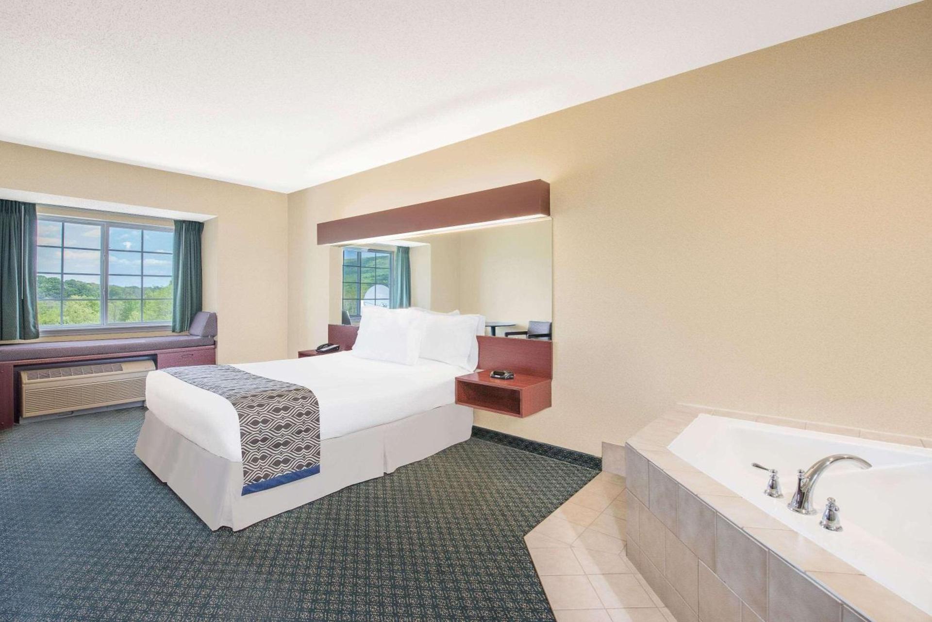 Microtel Inn & Suites by Wyndham Hamburg photo 5