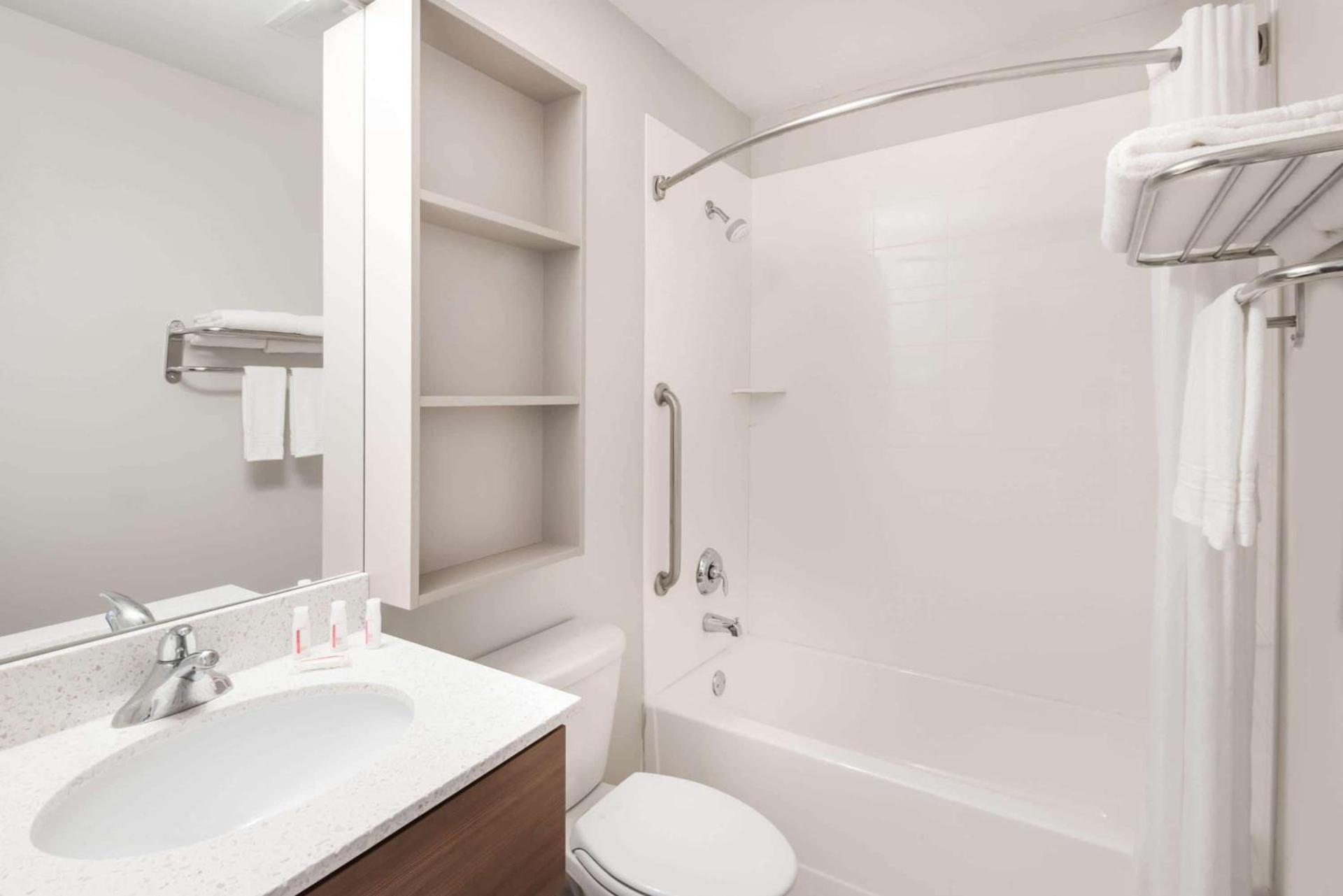 Microtel By Wyndham Victor photo 8