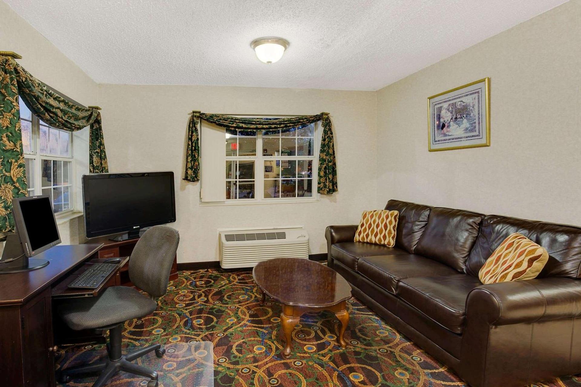 Microtel Inn by Wyndham - Murfreesboro photo 36