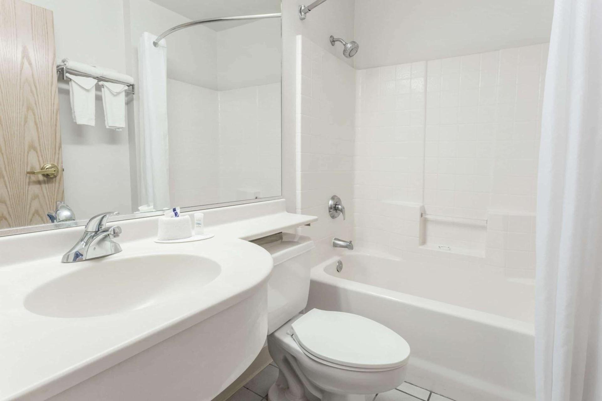 Microtel Inn & Suites Modesto photo 6