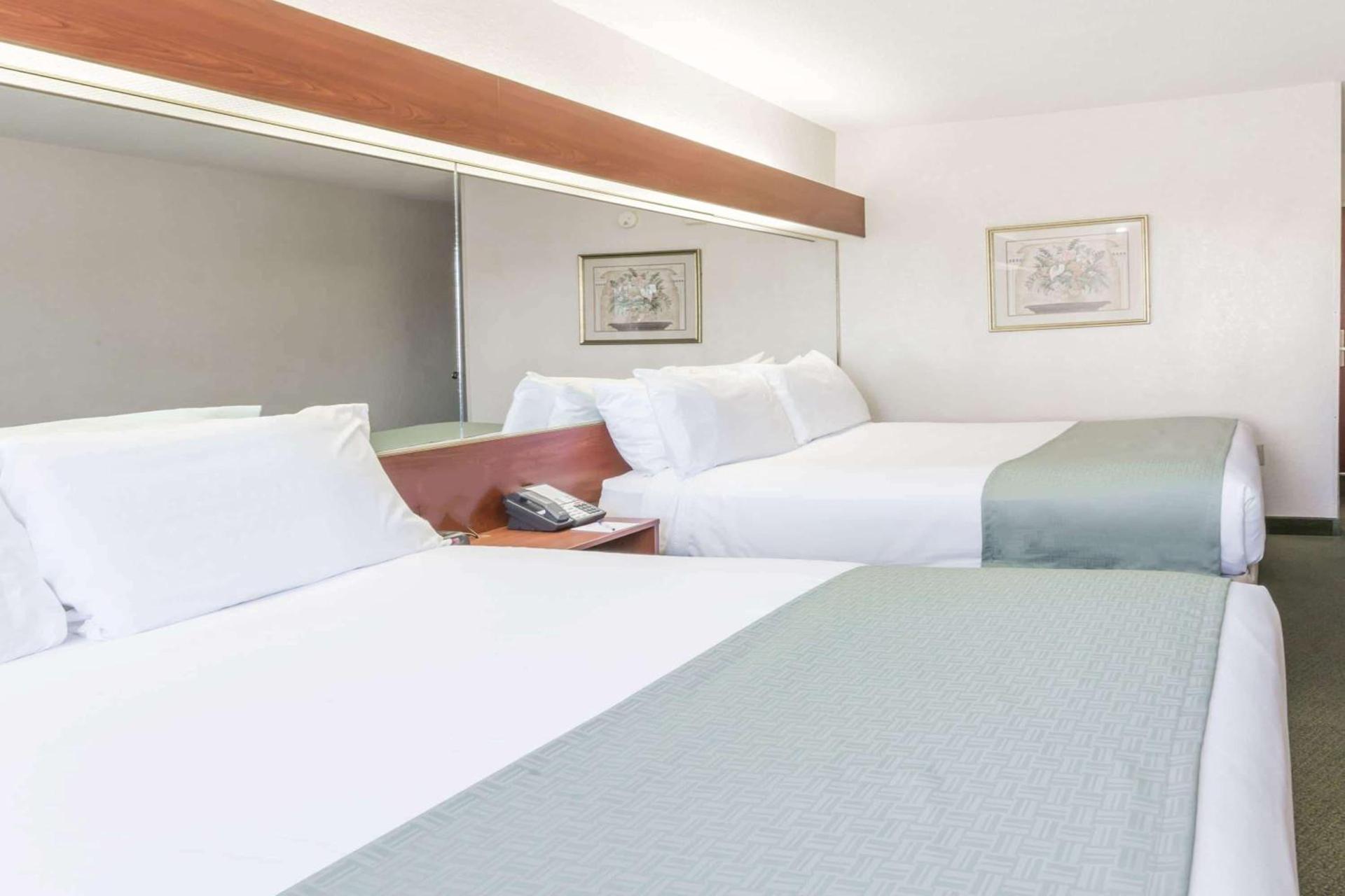 Microtel Inn & Suites Marianna photo 8