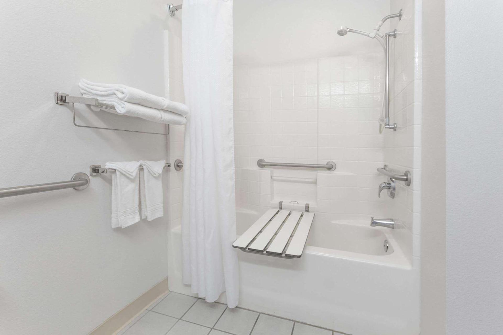 Microtel Inn & Suites Modesto photo 5