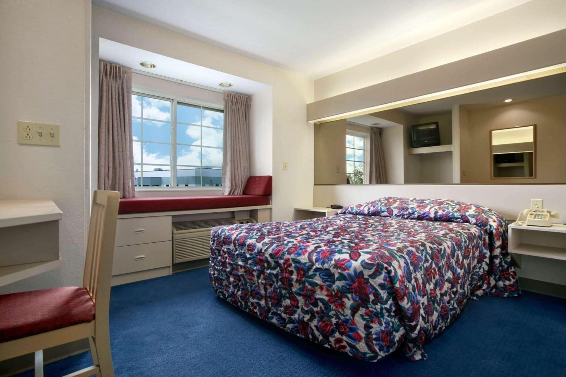 Microtel Inn by Wyndham Champaign photo 39