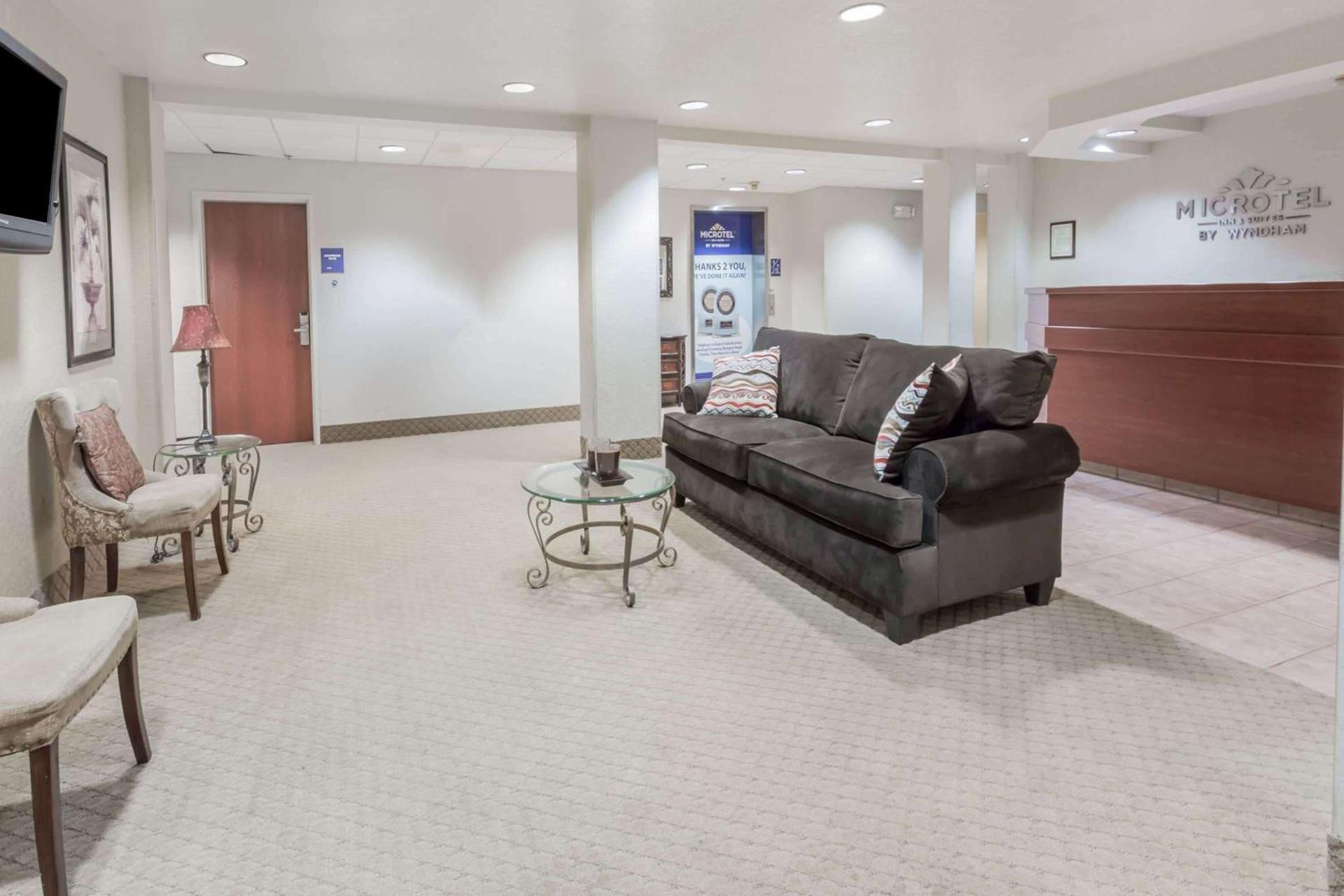 Microtel Inn & Suites Marianna photo 3