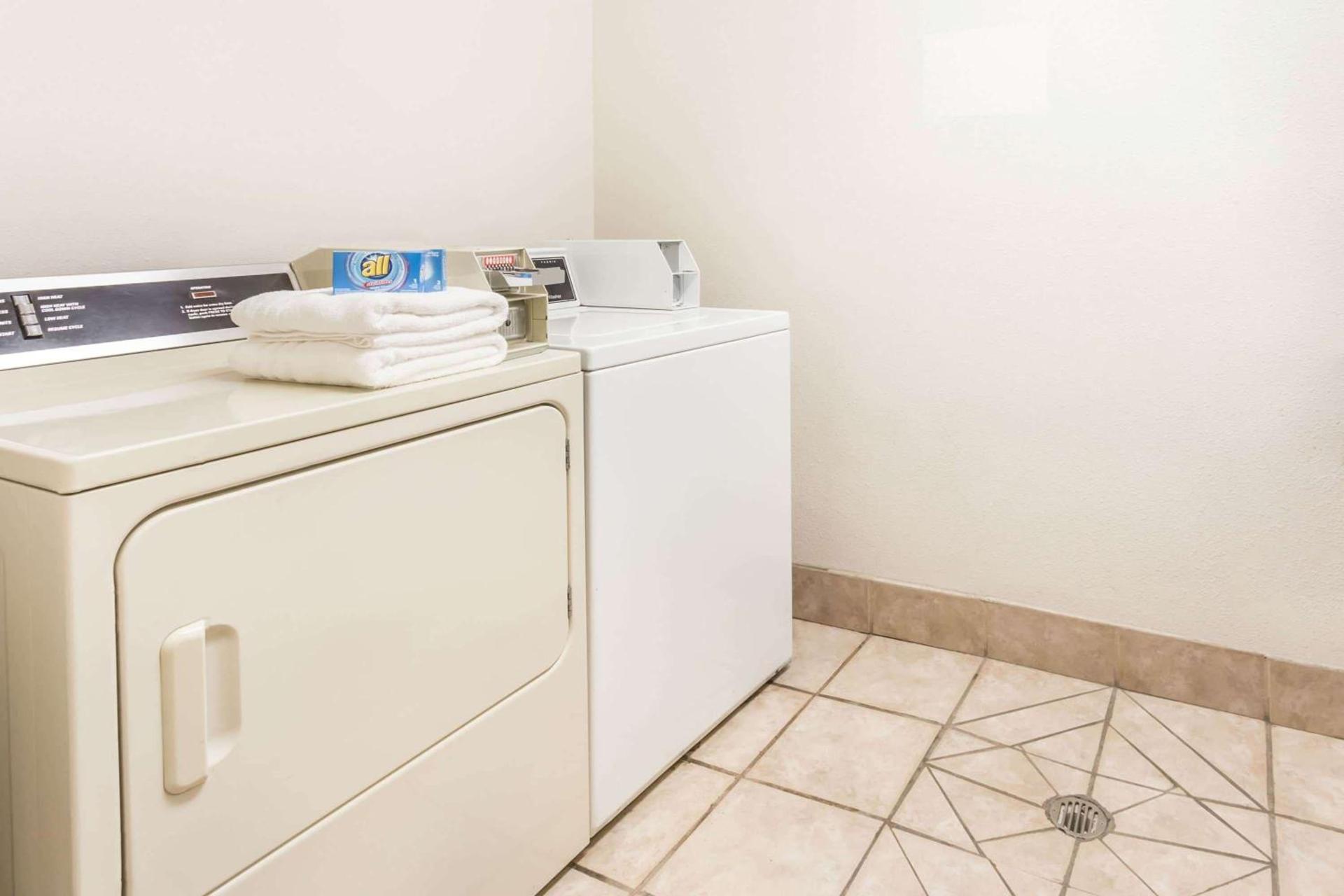 Motel 6 Brush, CO photo 12