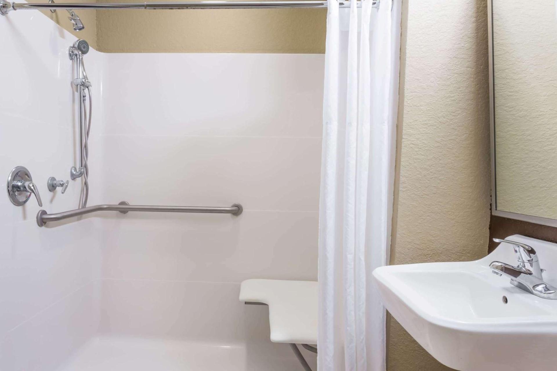 Microtel Inn & Suites by Wyndham Jacksonville Airport photo 16