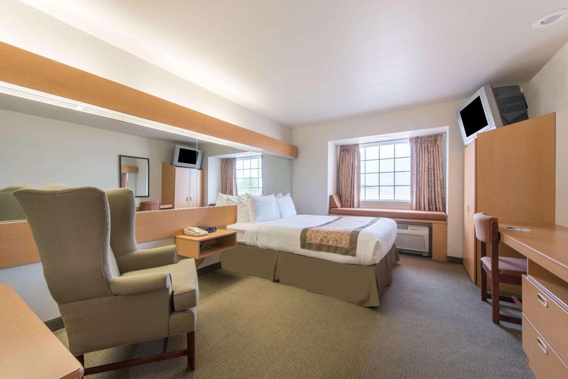 Microtel Inn & Suites by Wyndham Altus photo 6