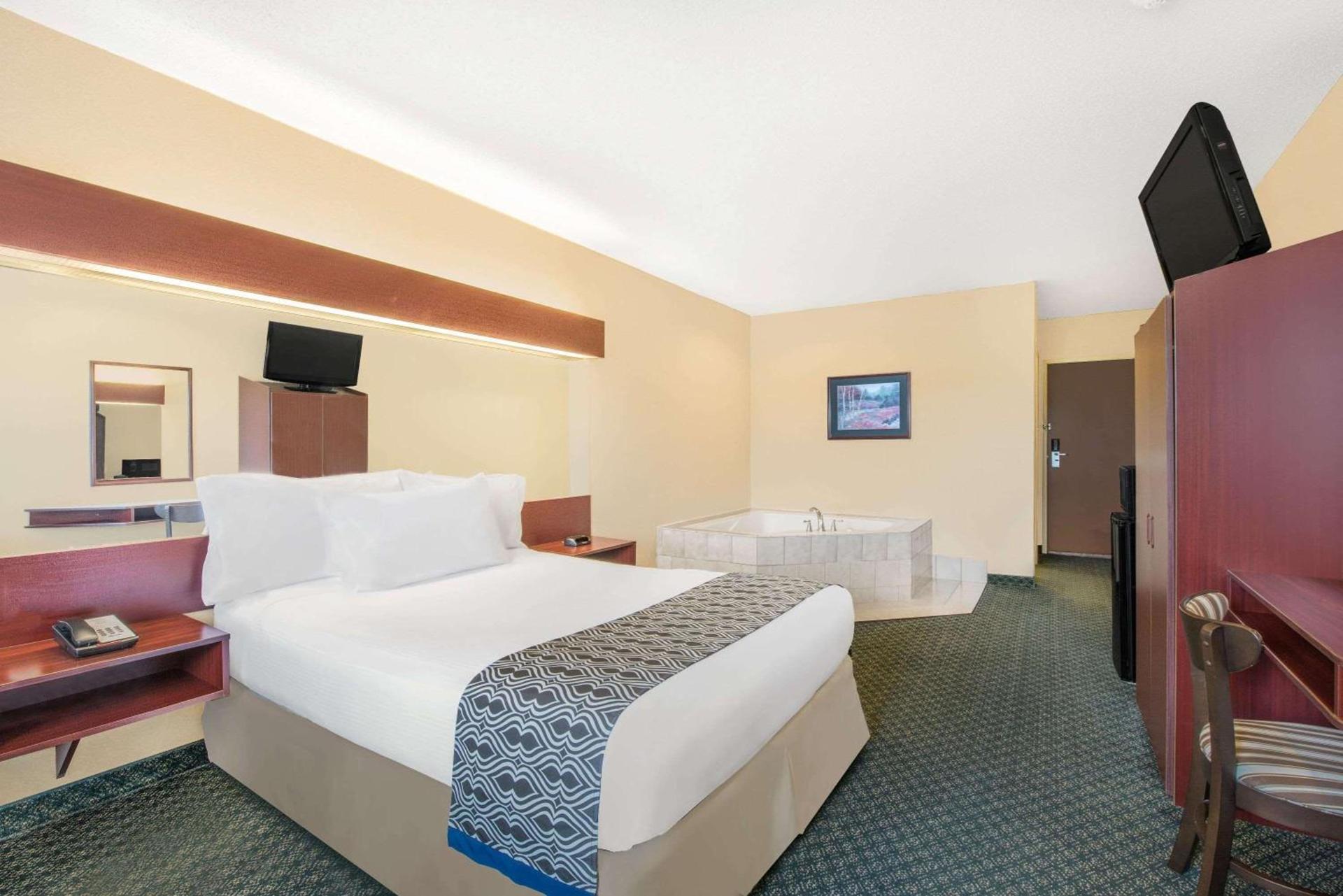 Microtel Inn & Suites by Wyndham Hamburg photo 10