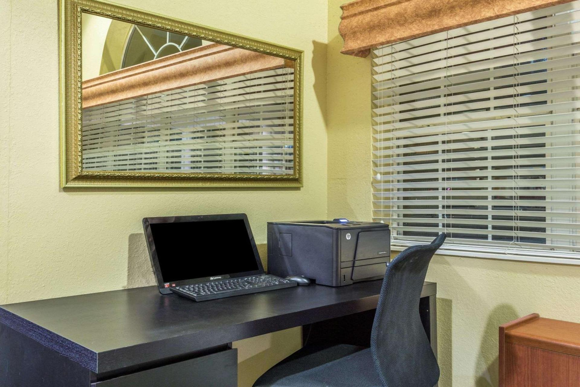 Microtel Inn and Suites Ocala photo 12