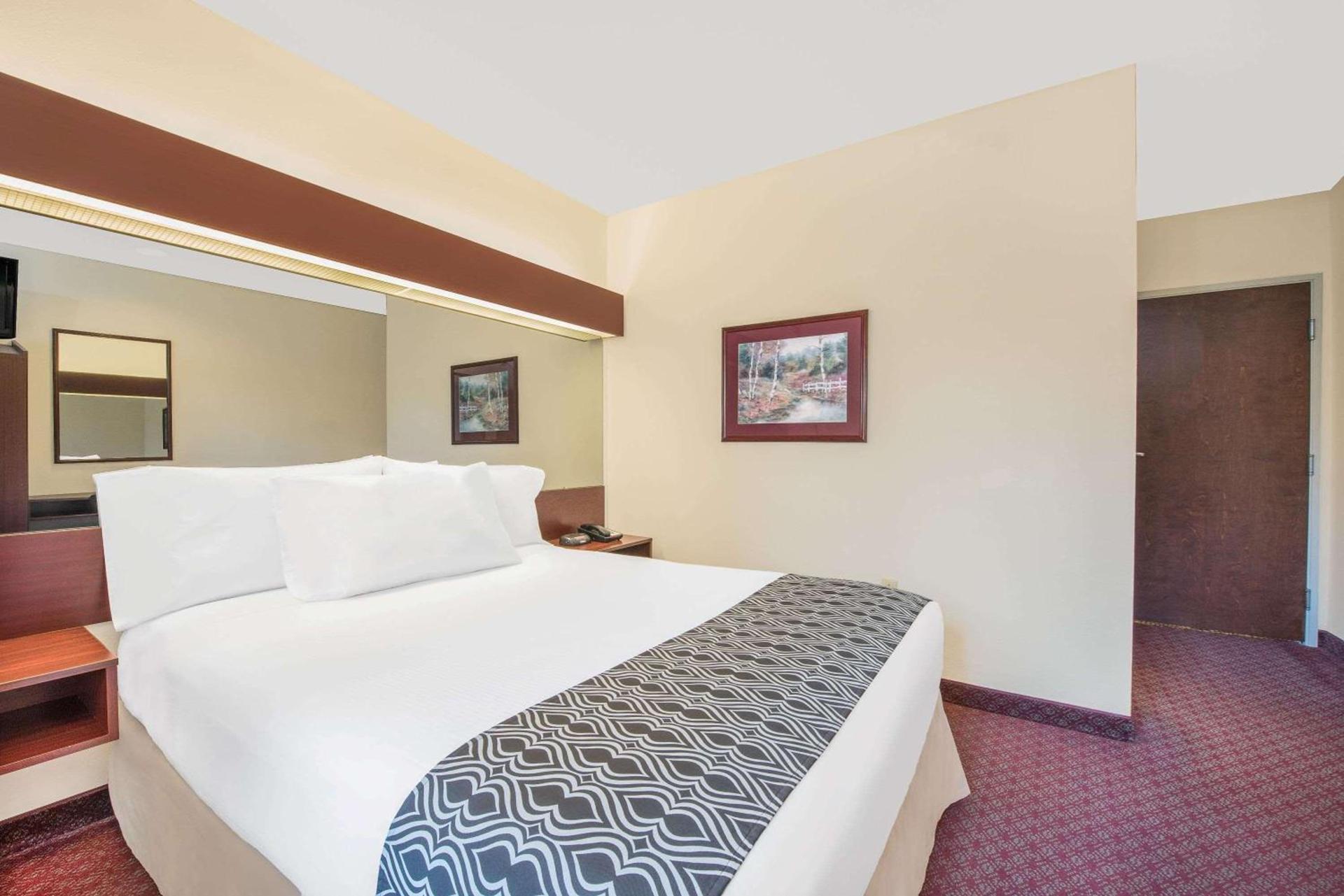 Microtel Inn & Suites by Wyndham Hamburg photo 11