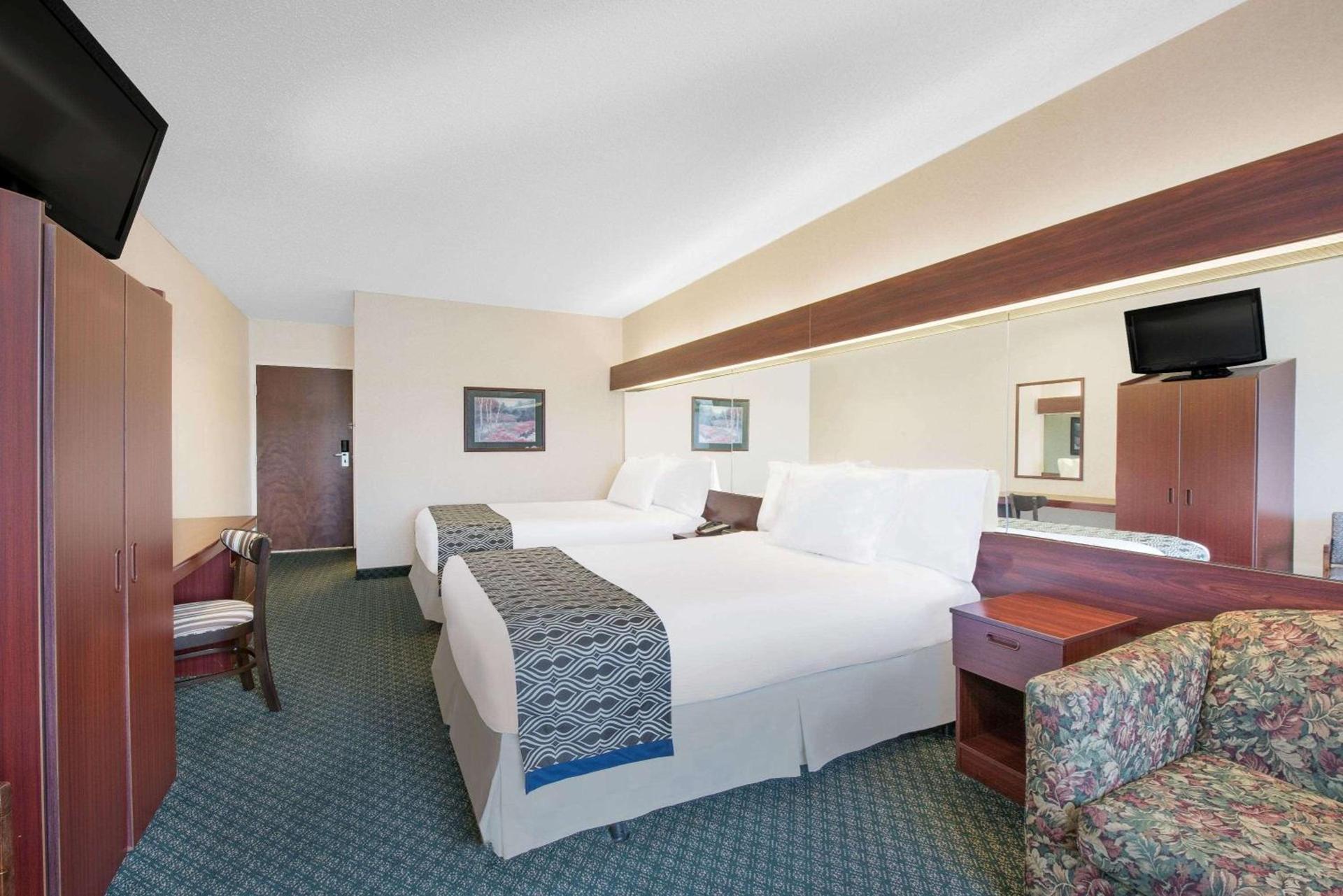Microtel Inn & Suites by Wyndham Hamburg photo 12