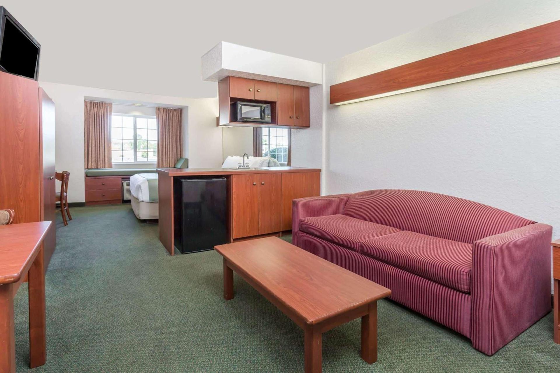 Microtel Inn & Suites Marianna photo 13