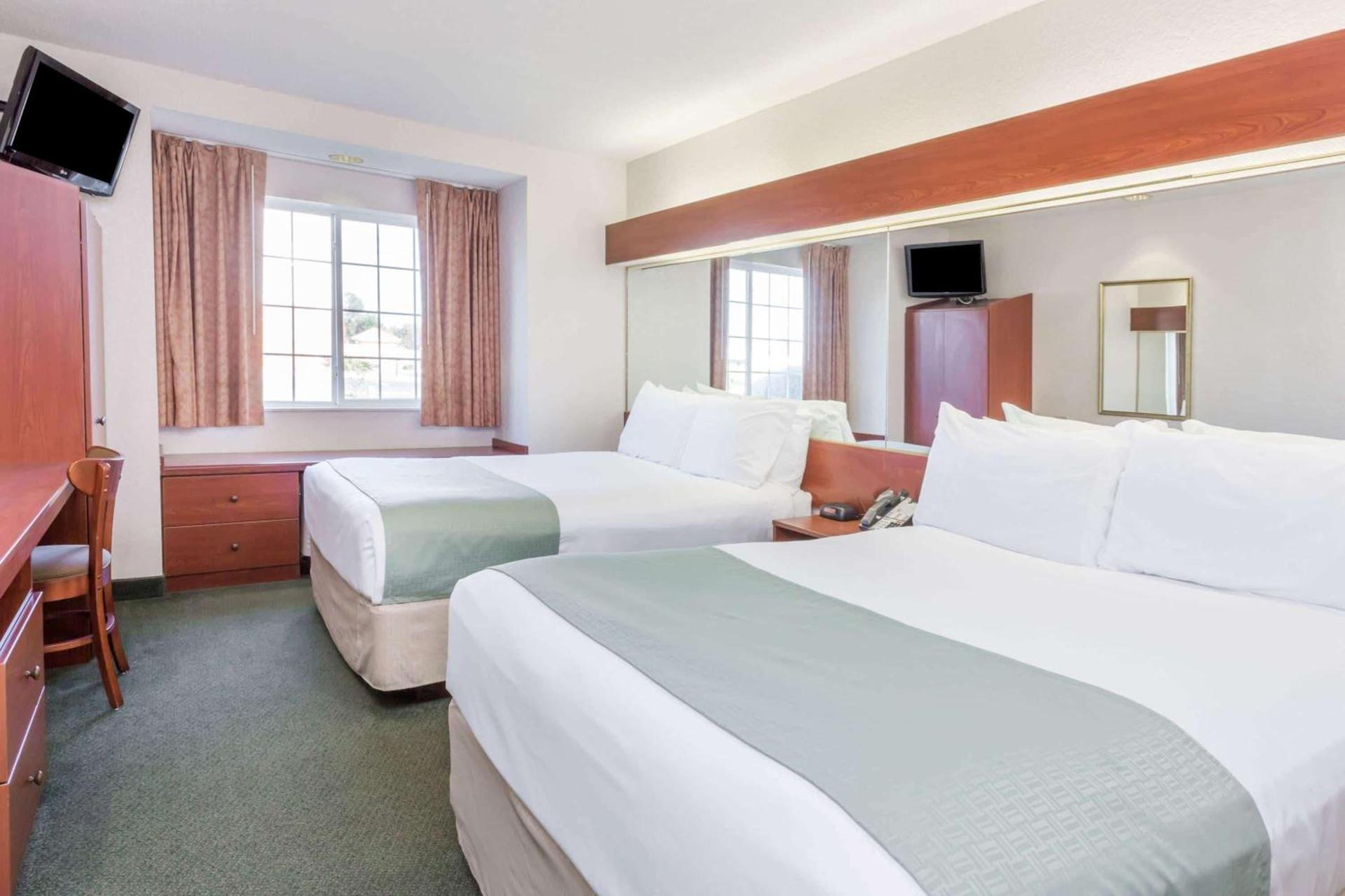 Microtel Inn & Suites Marianna photo 10