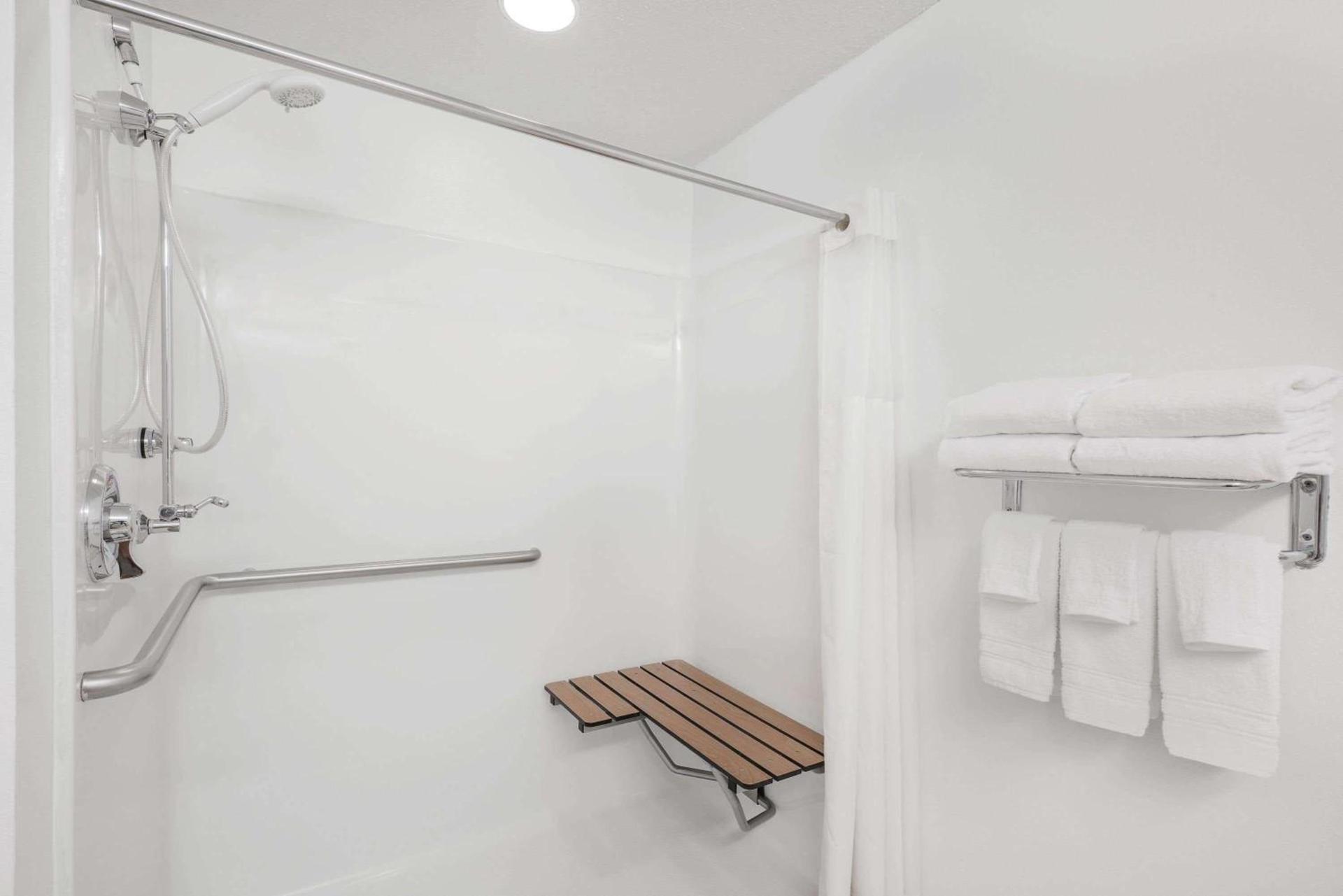 Microtel Inn & Suites by Wyndham Hamburg photo 14