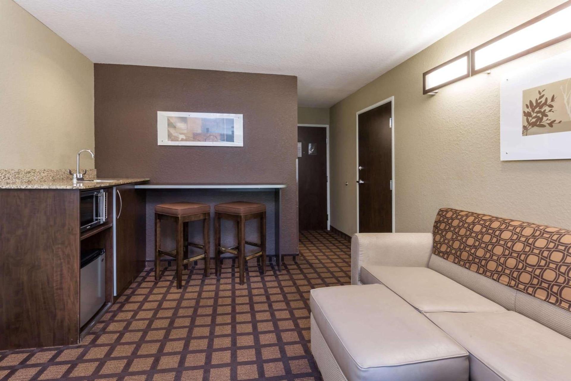 Microtel Inn & Suites by Wyndham Jacksonville Airport photo 21