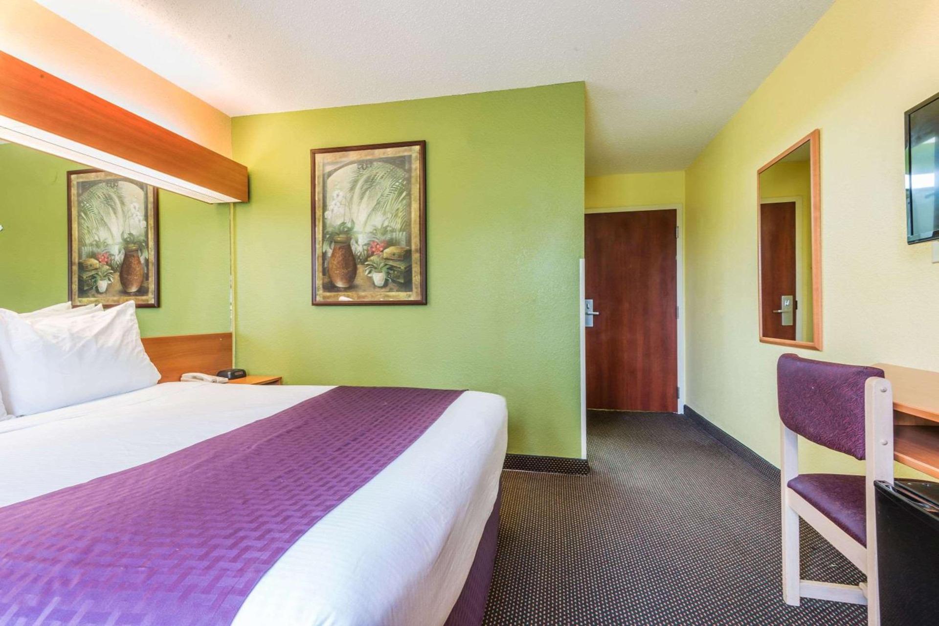 Microtel Inn & Suites by Wyndham Auburn photo 15