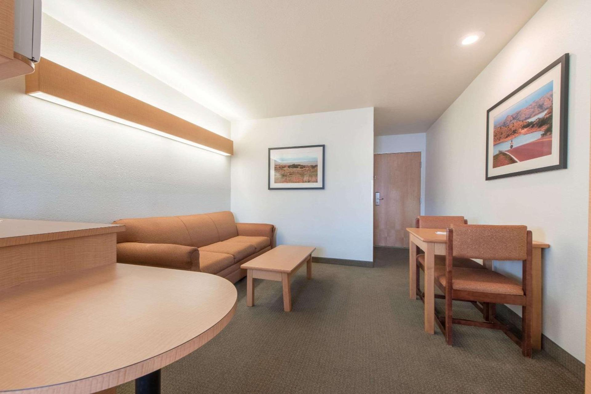 Microtel Inn & Suites by Wyndham Altus photo 12