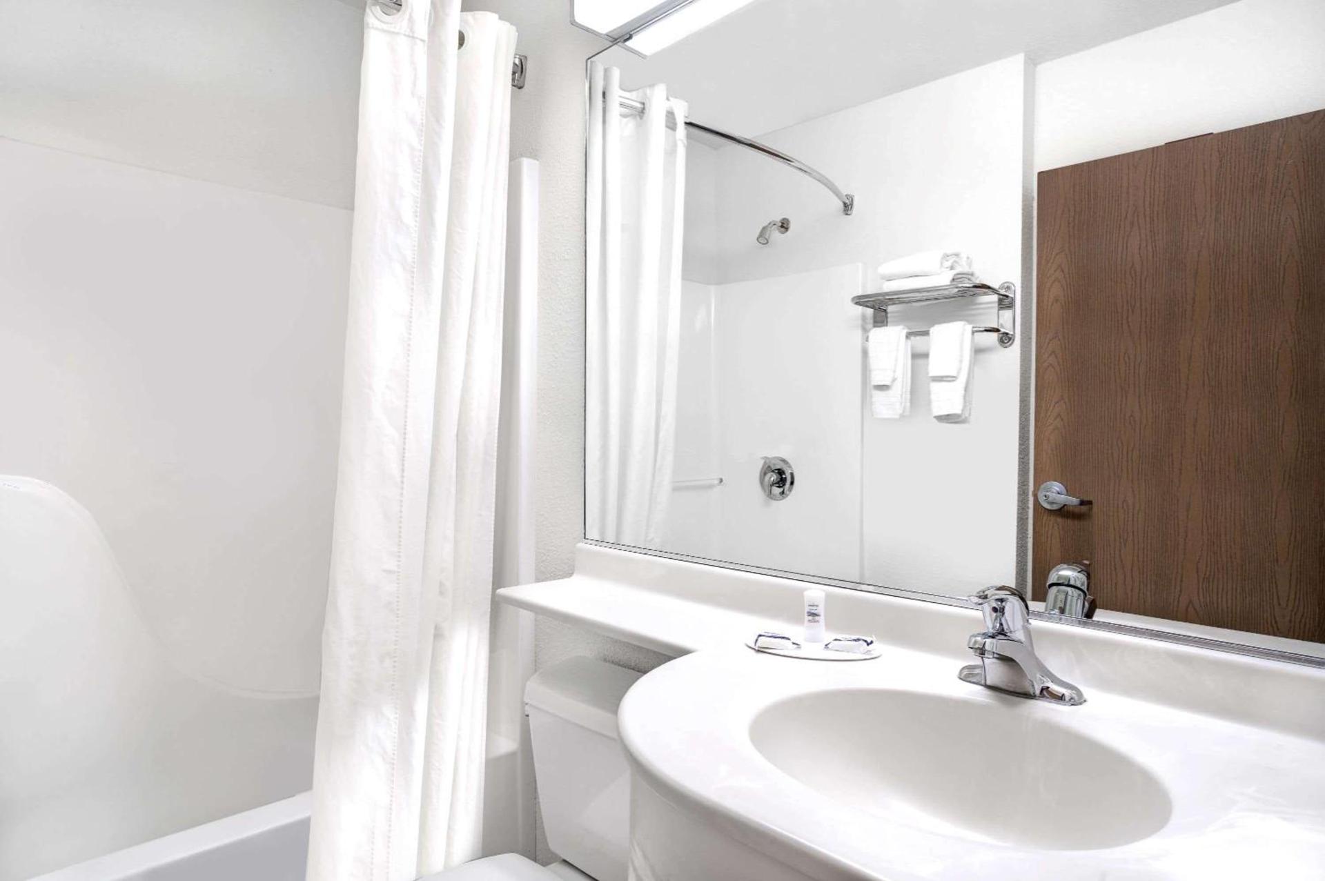 Microtel Inn & Suites by Wyndham Mankato photo 19