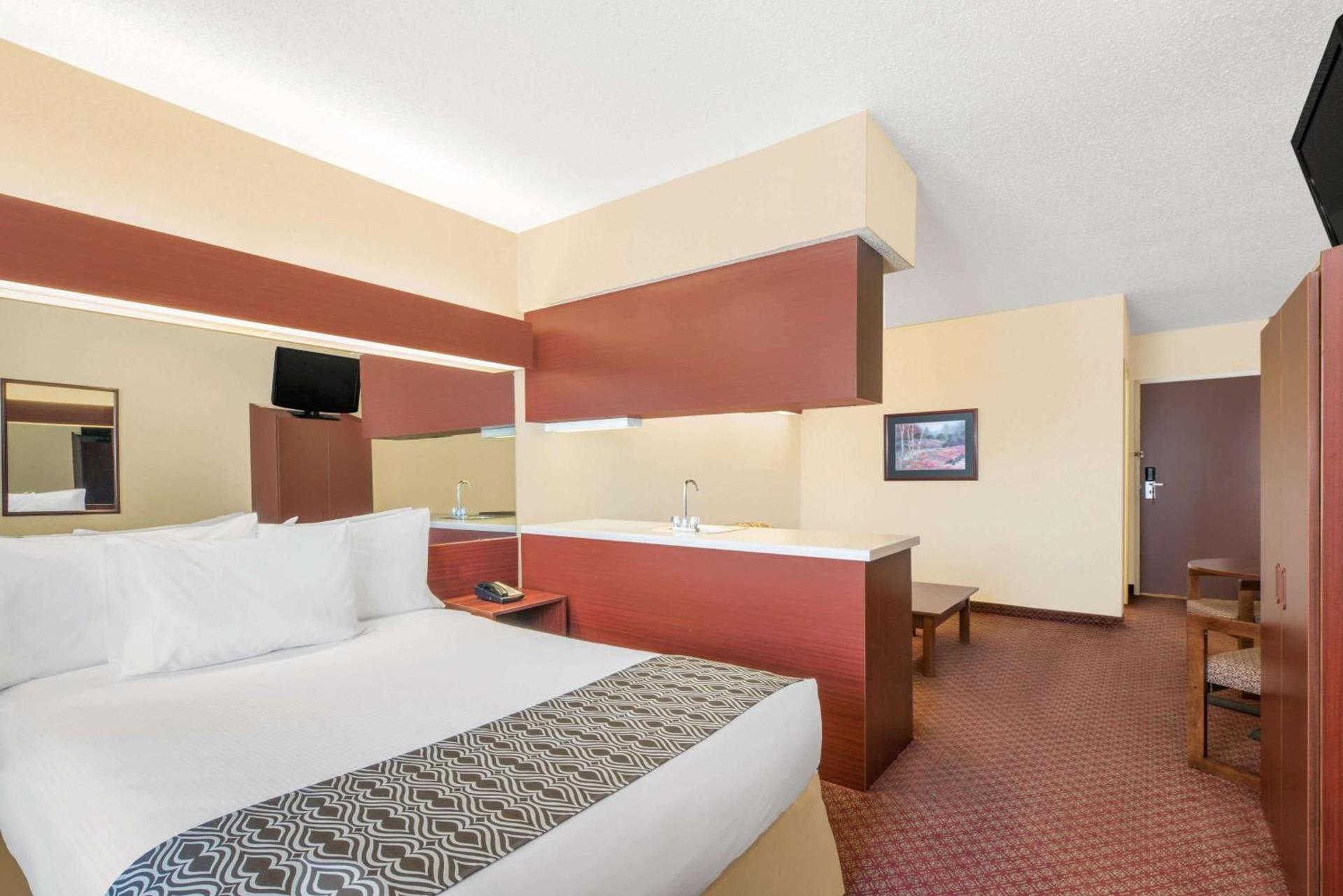 Microtel Inn & Suites by Wyndham Hamburg photo 16