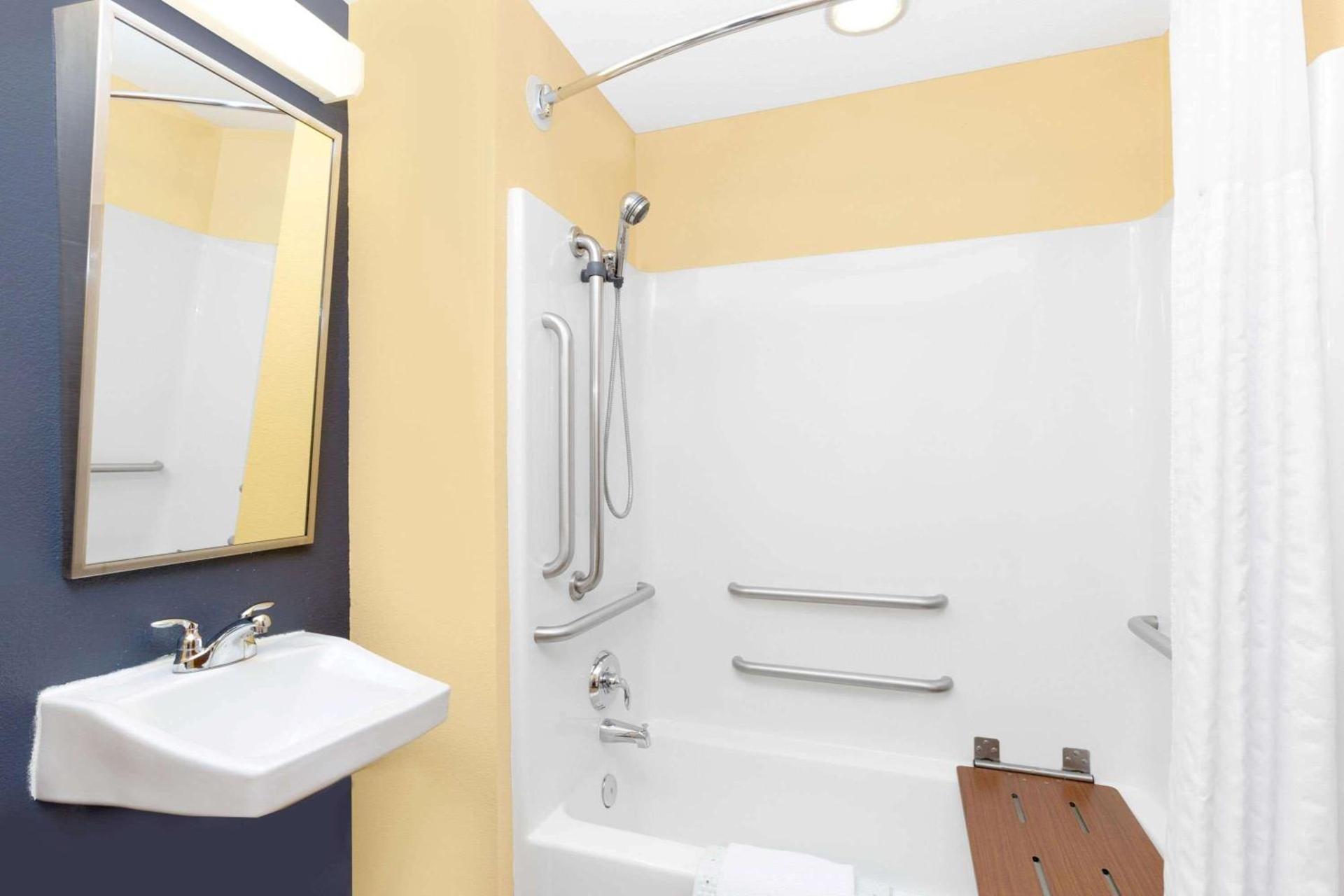 Microtel Inn & Suites - Kearney photo 5